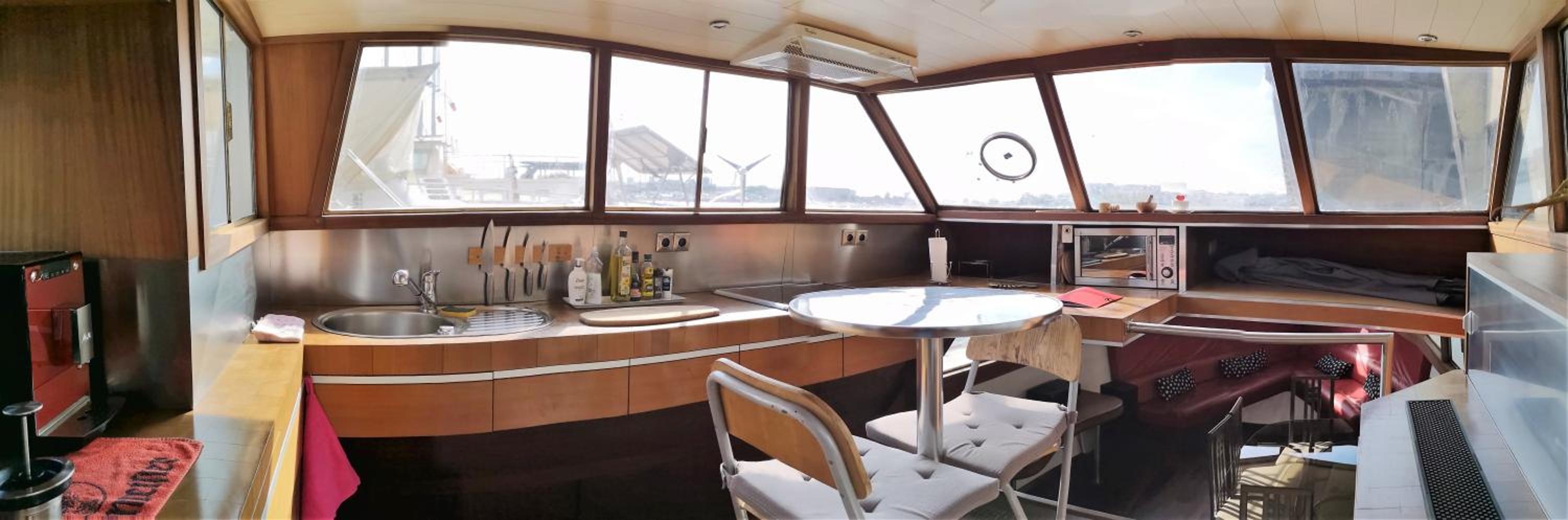 One-Cabin Boat - Photo 14