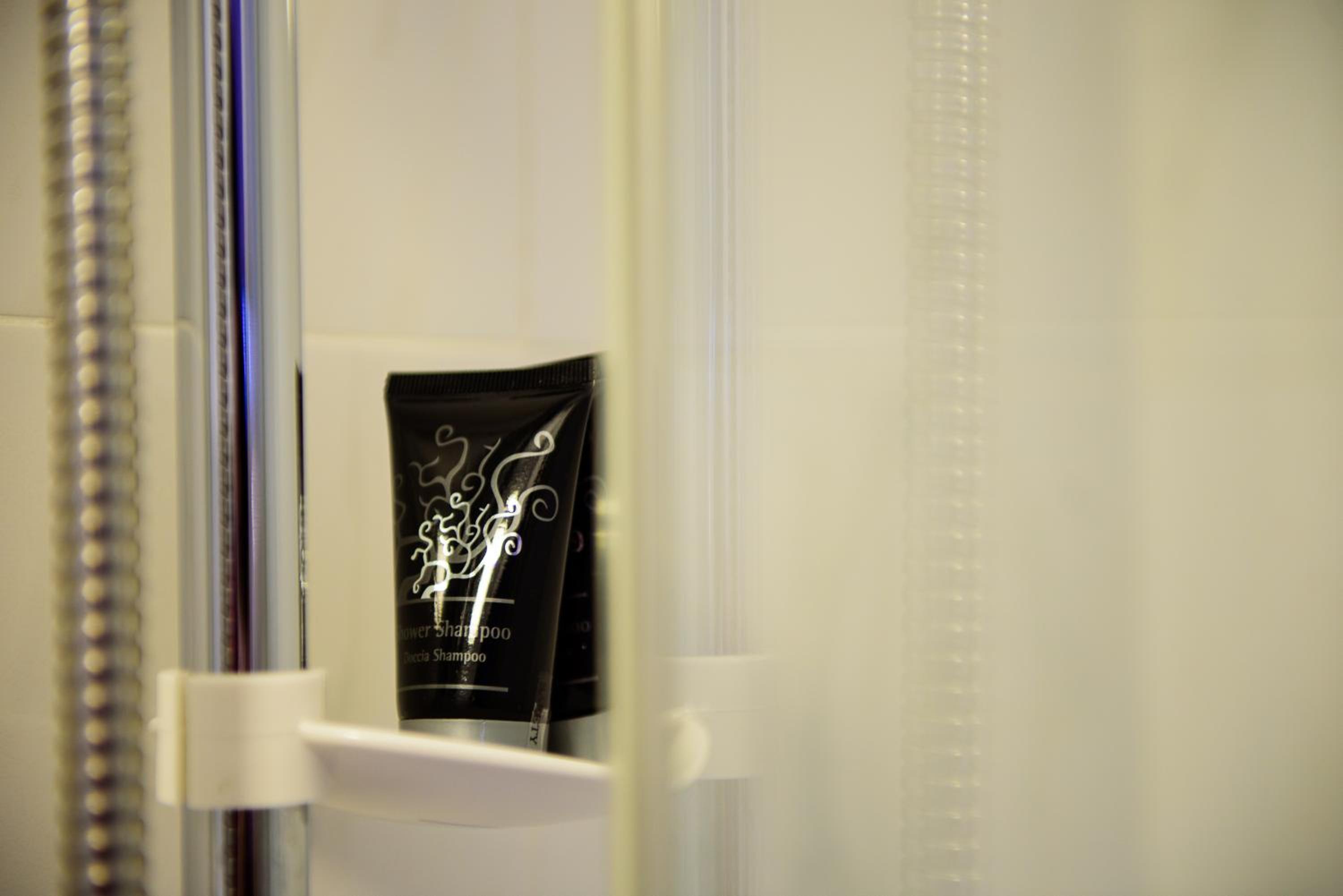 Double Room with Private Bathroom - Photo 16