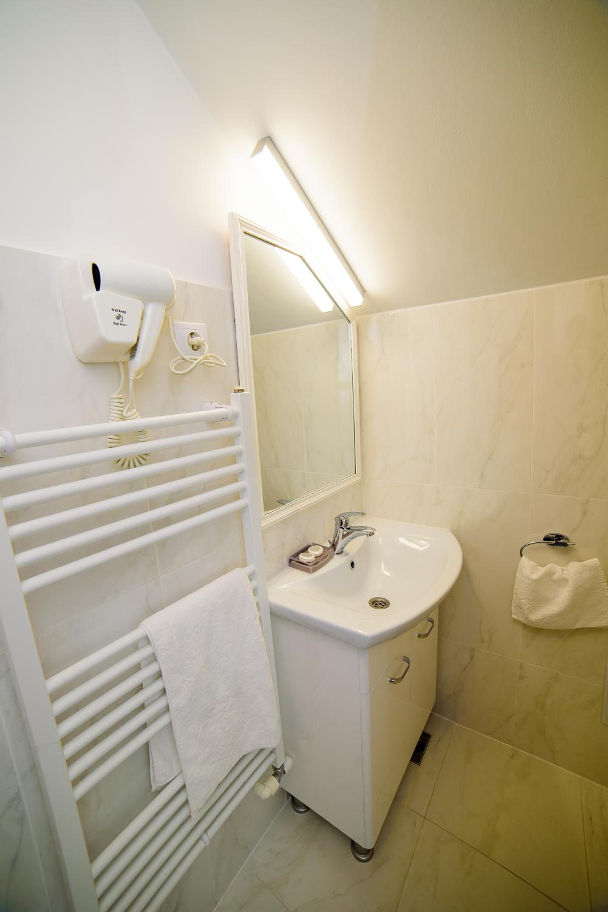 Single Room photo 3