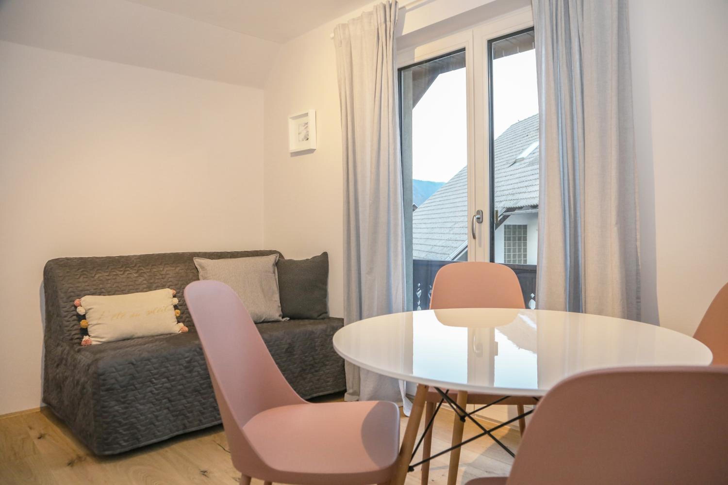 Apartment with Balcony photo 2