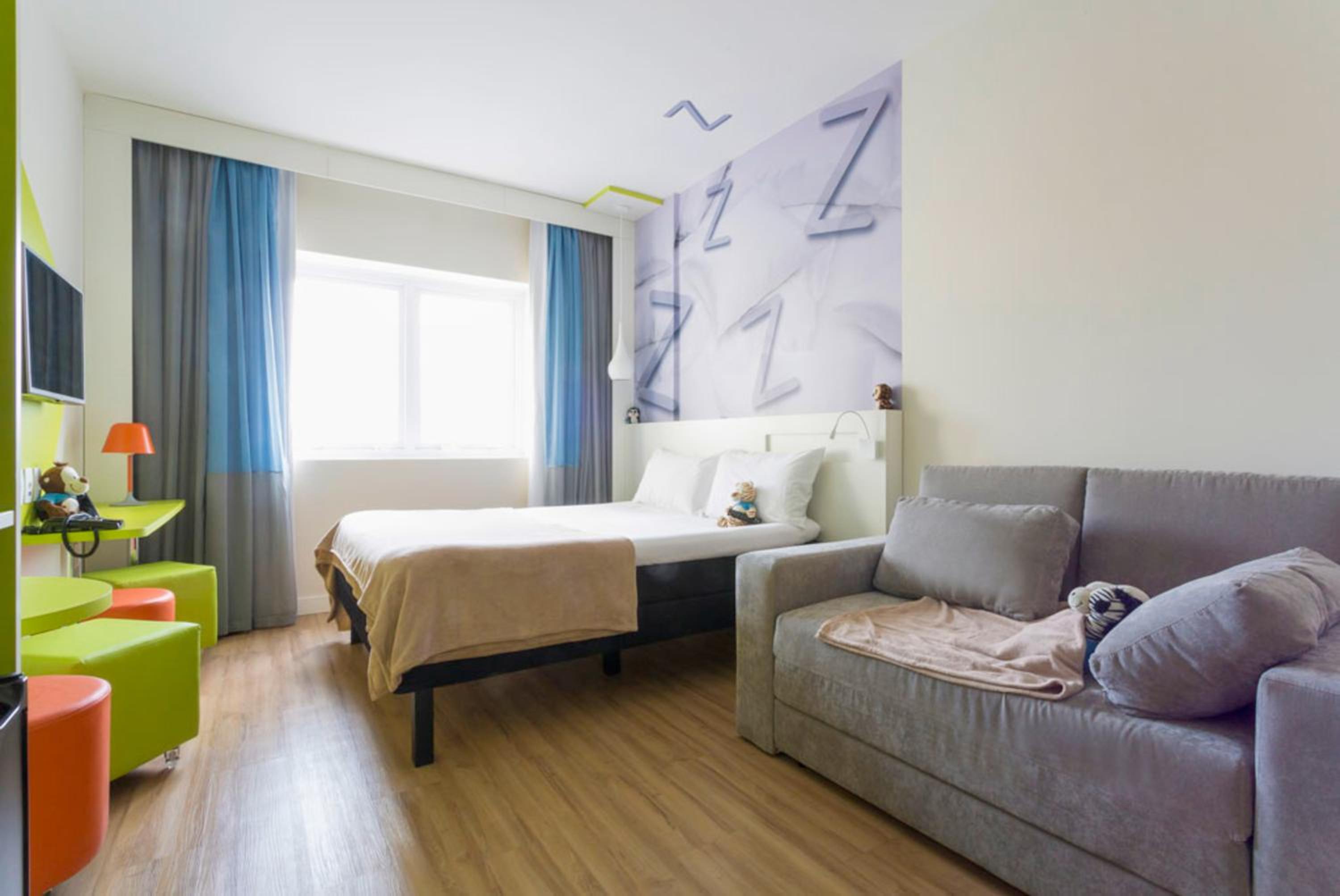 Quarto Família 1 Cama de Casal e 1 Cama de Solteiro