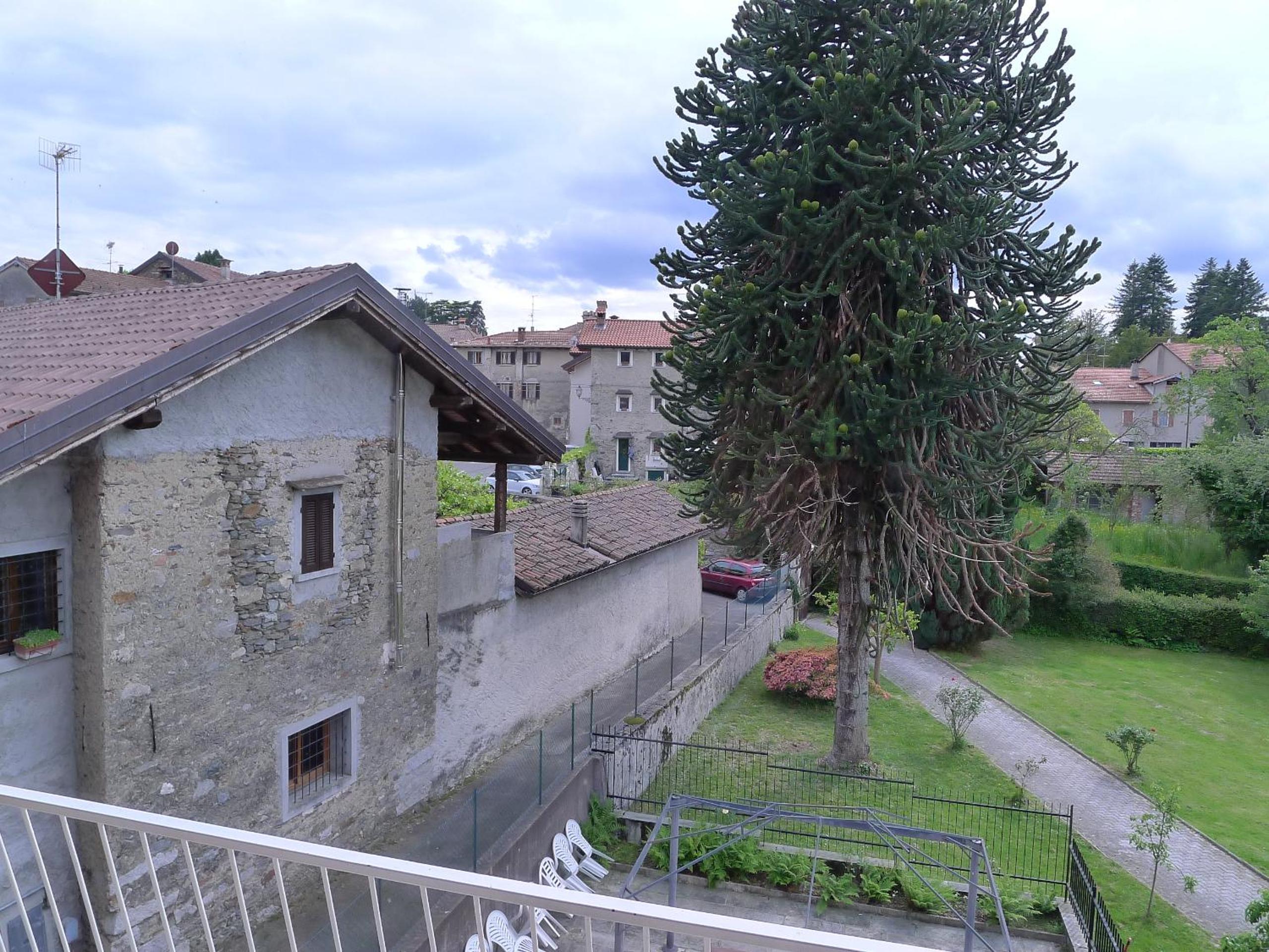 Apartment with Balcony photo 2