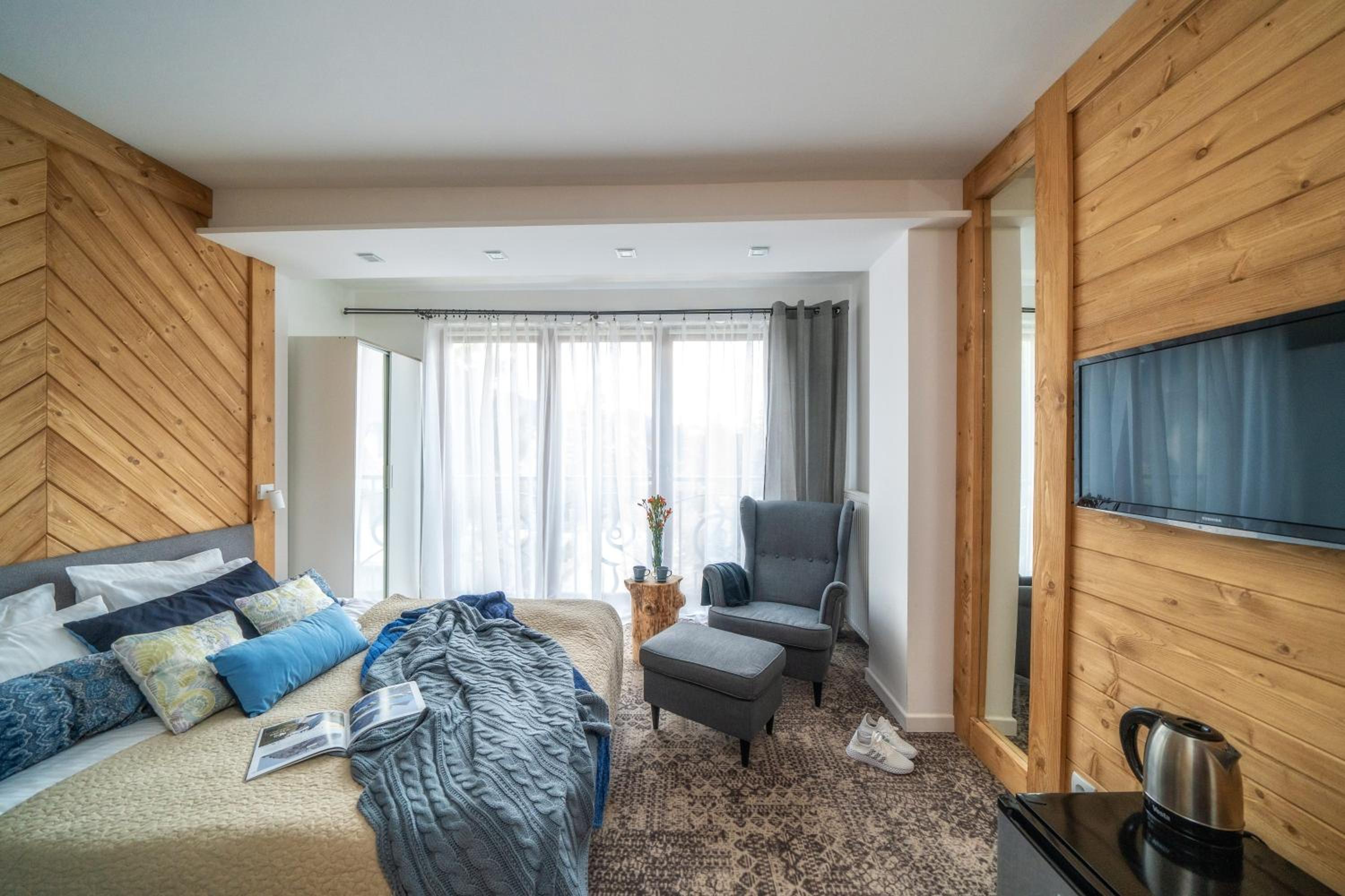 Deluxe Double Room with Terrace - Photo 11