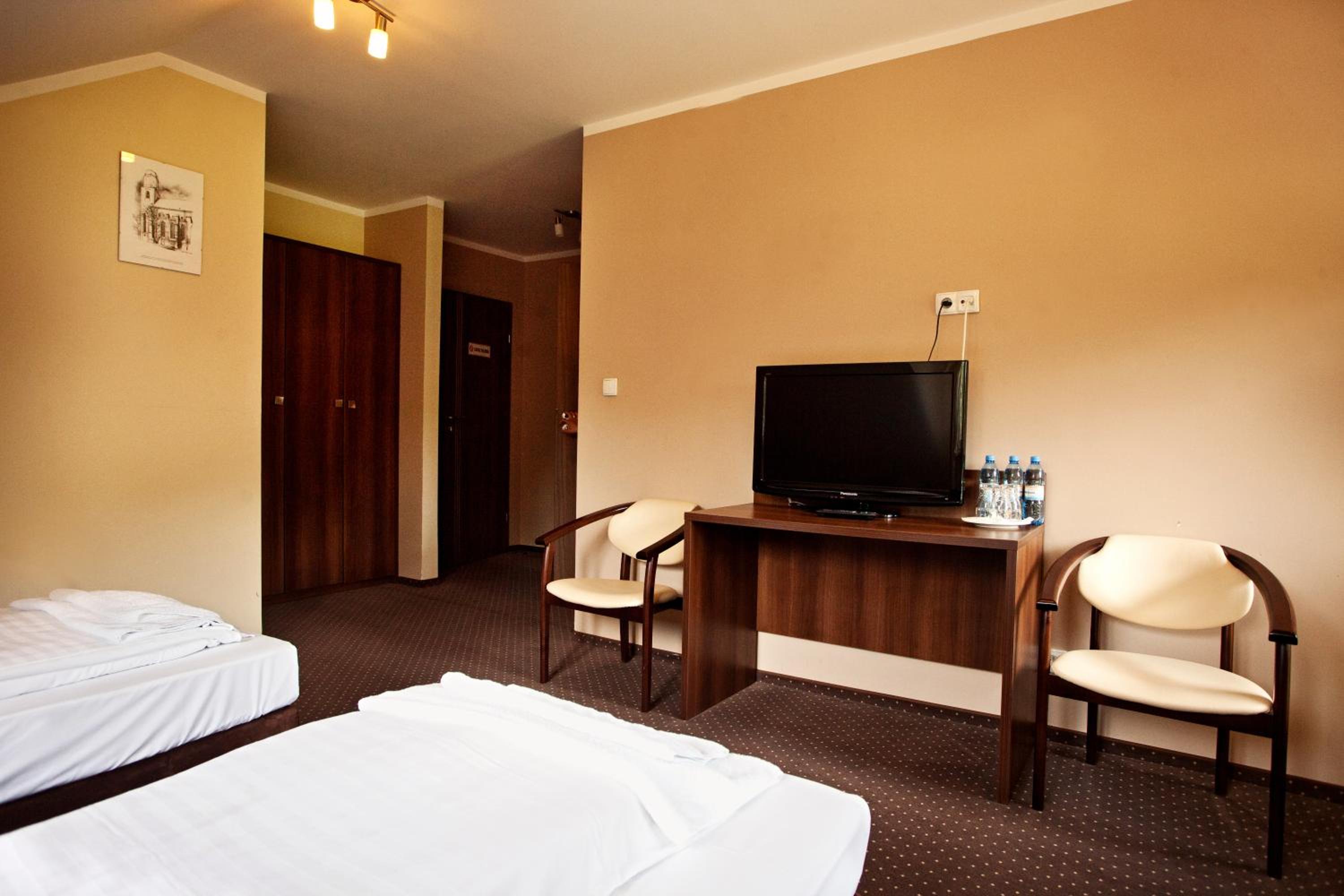 Double or Twin Room - Photo 7