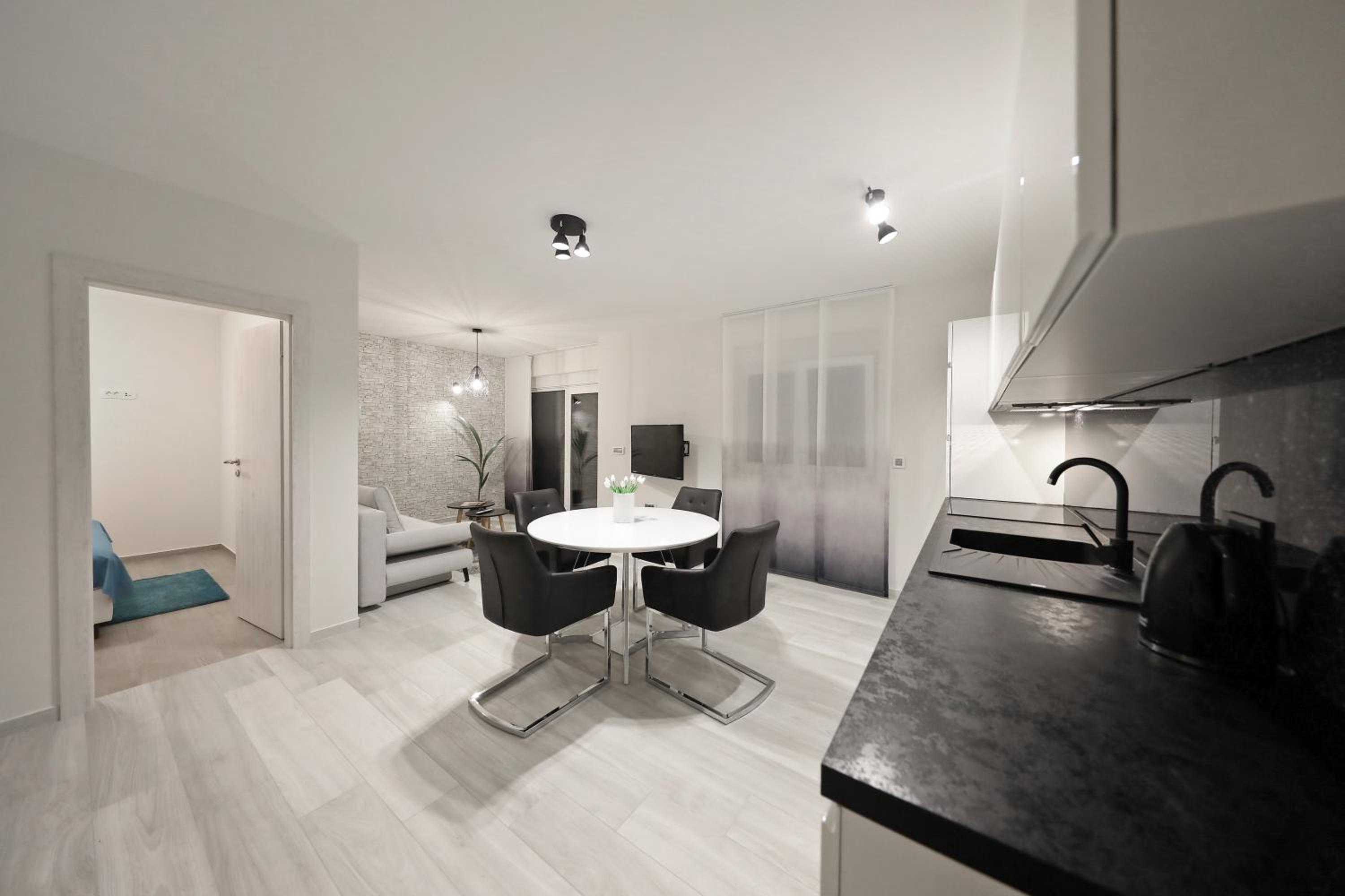 Luxury One Bedroom Apartment with Terrace Ground Floor photo 1