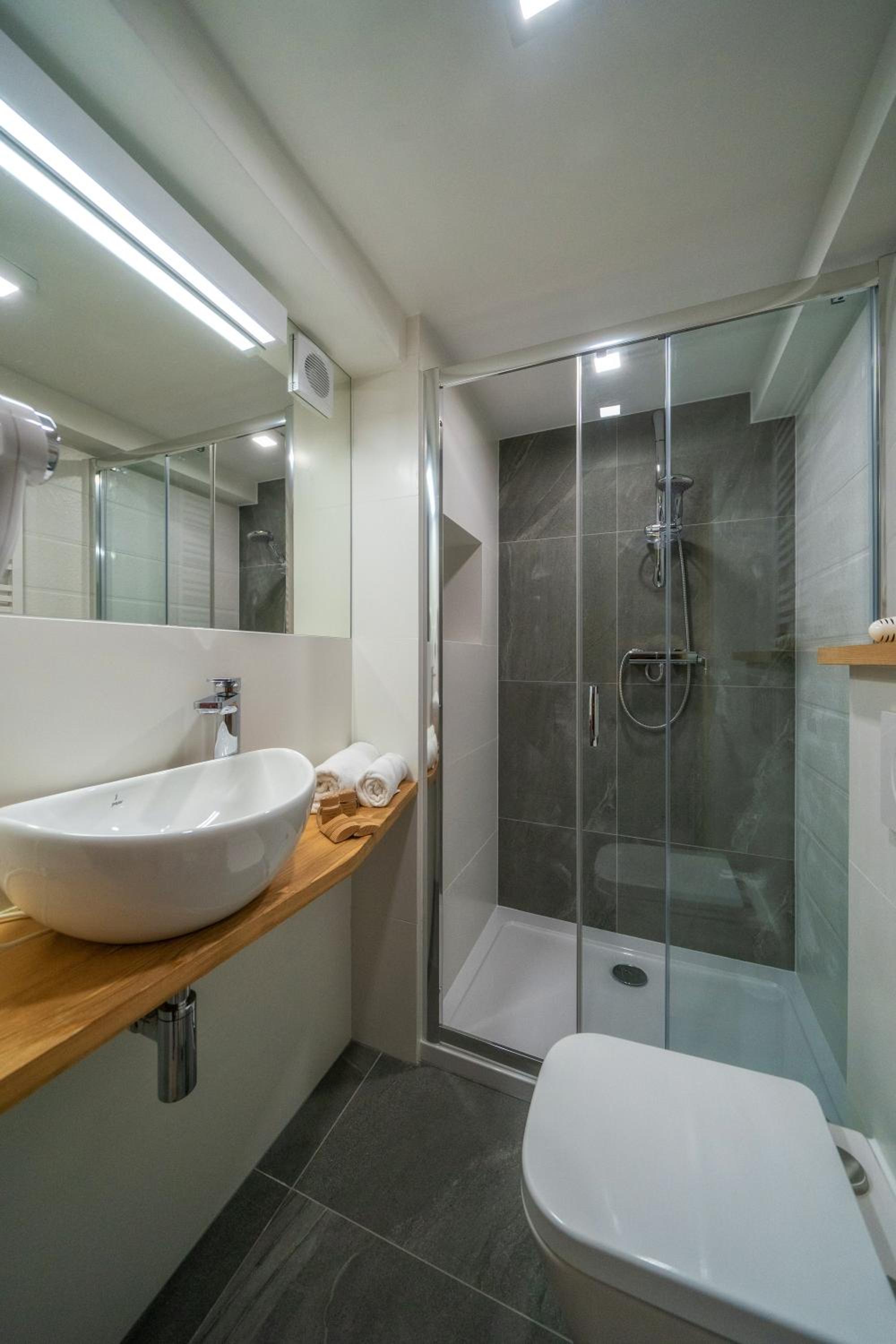Deluxe Double Room with Terrace - Photo 4