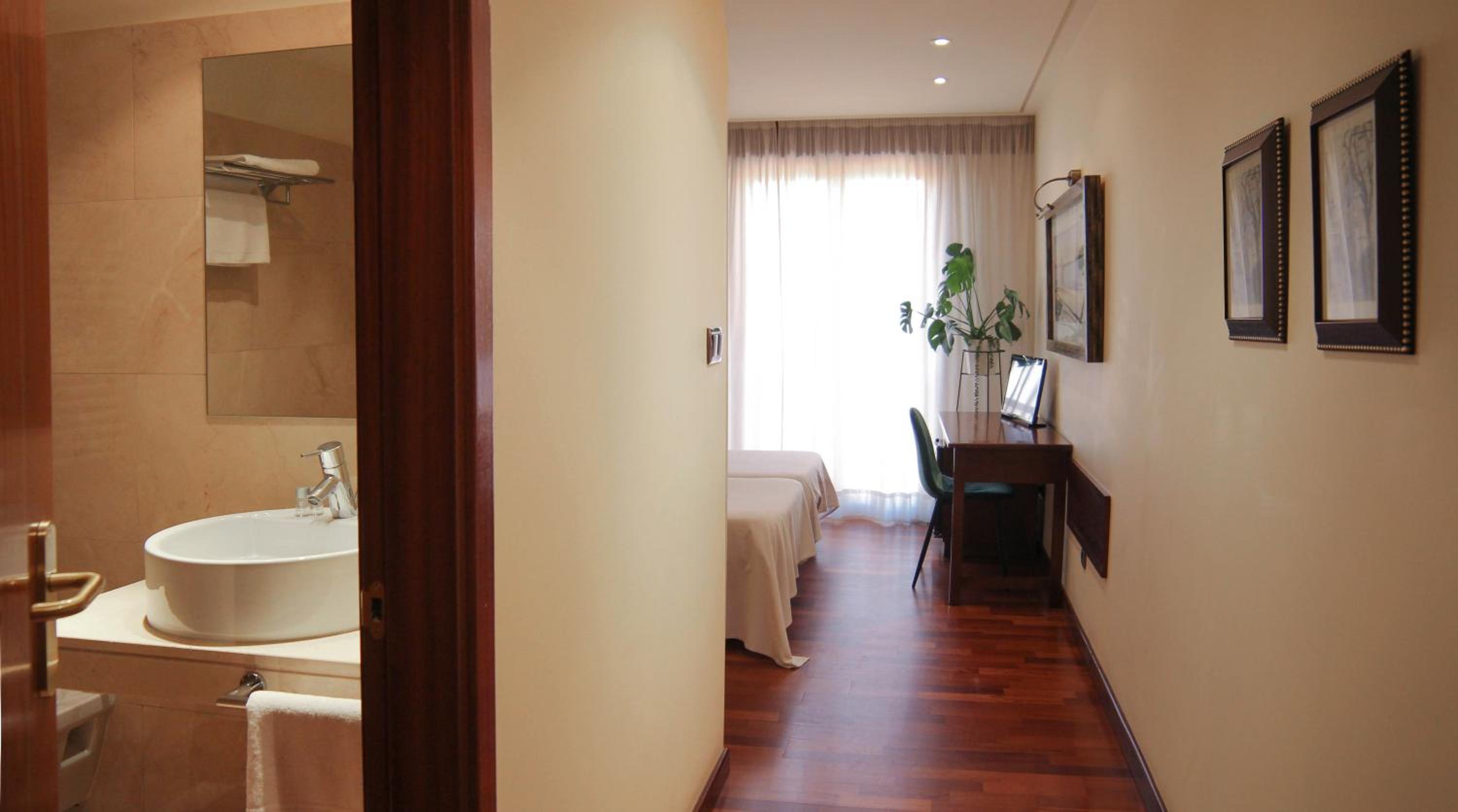 Double or Twin Room photo 2