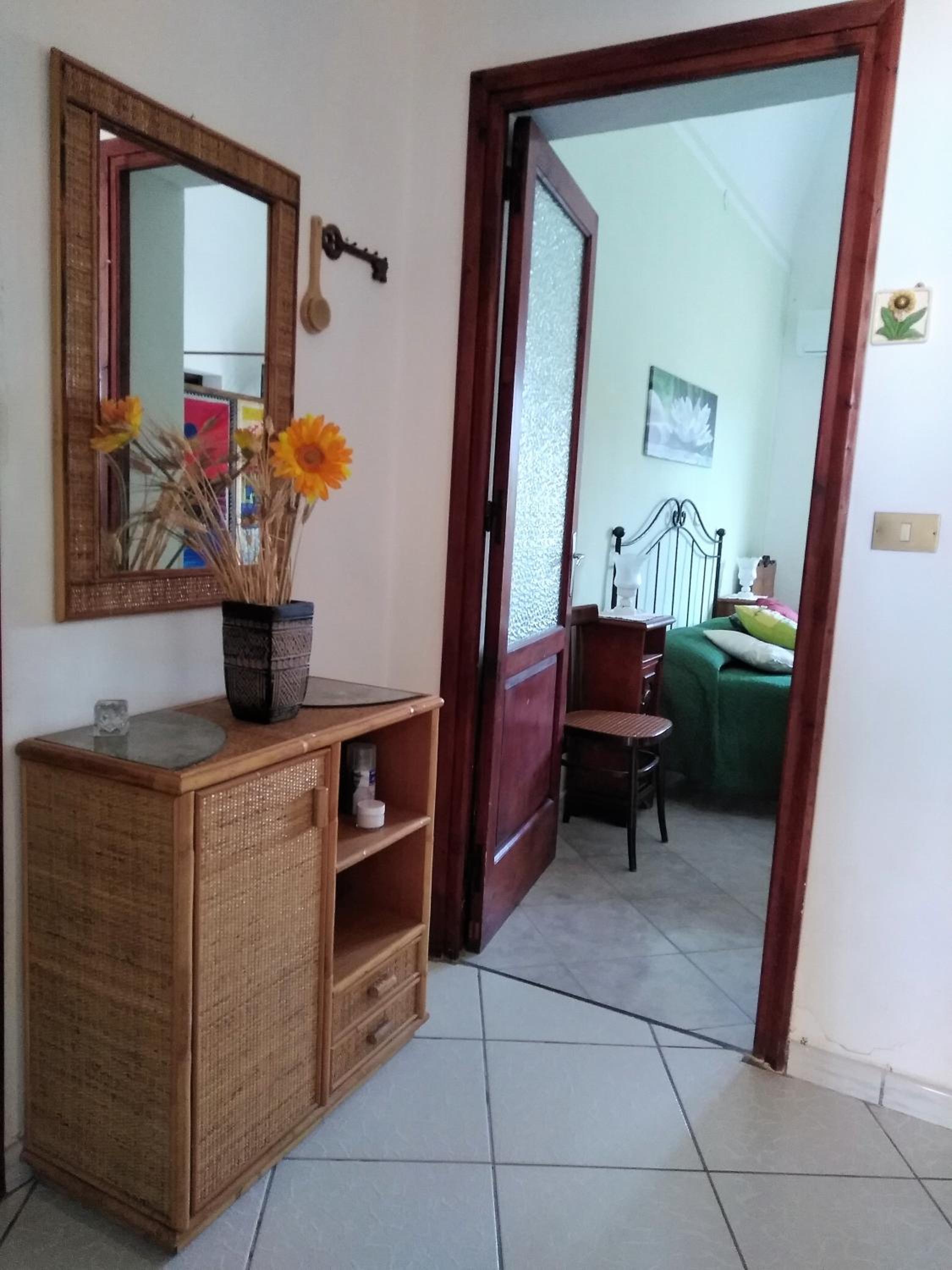 Double Room with Patio - Photo 11