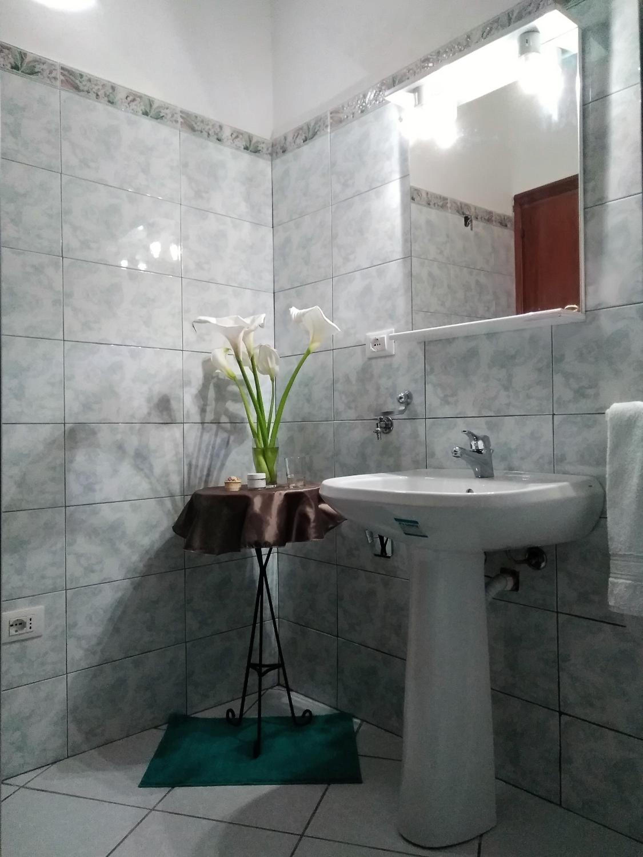 Double Room with Patio - Photo 12