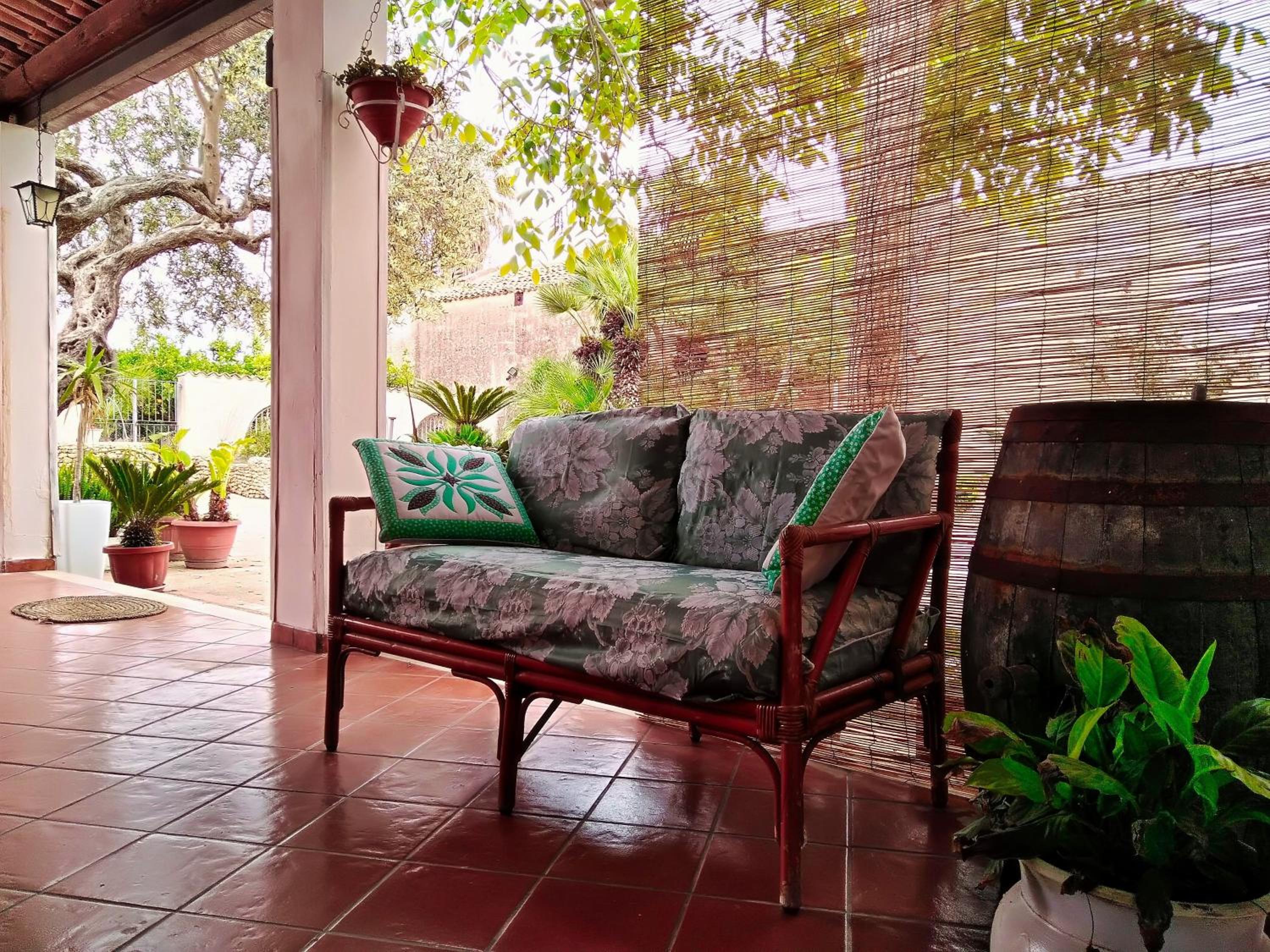 Double Room with Patio - Photo 16