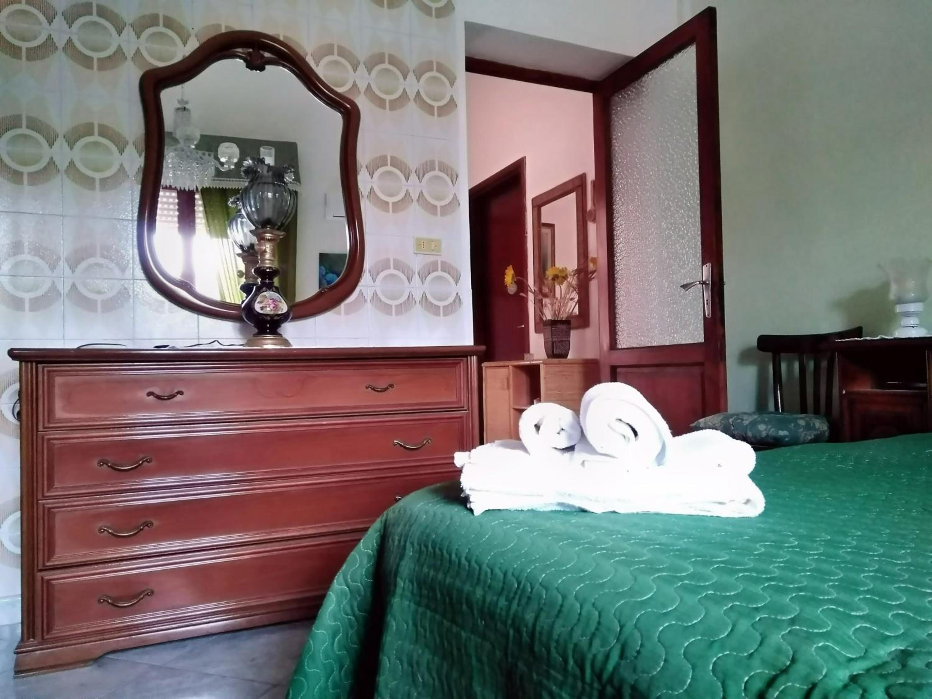 Double Room with Patio - Photo 17