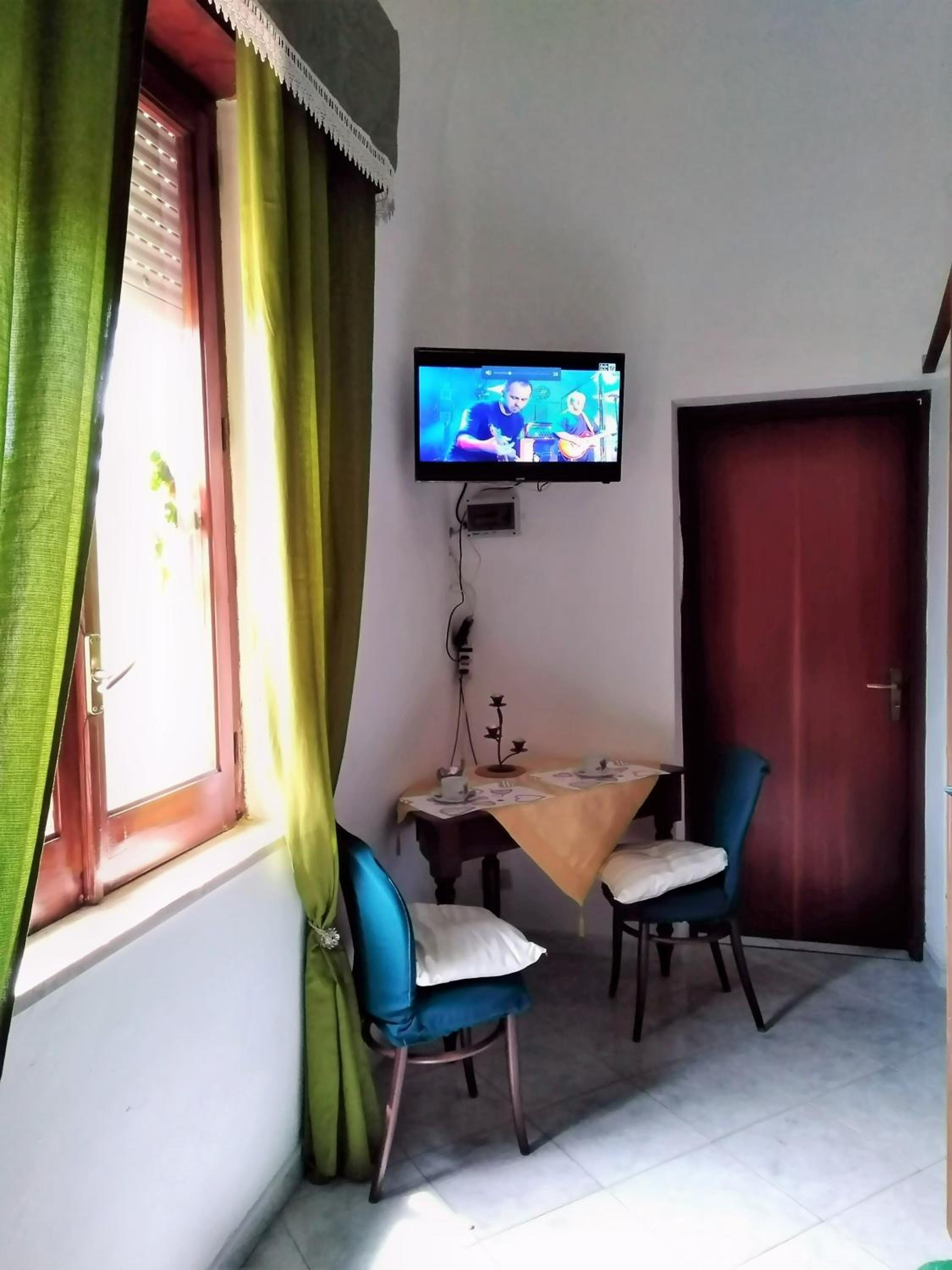 Double Room with Patio - Photo 20