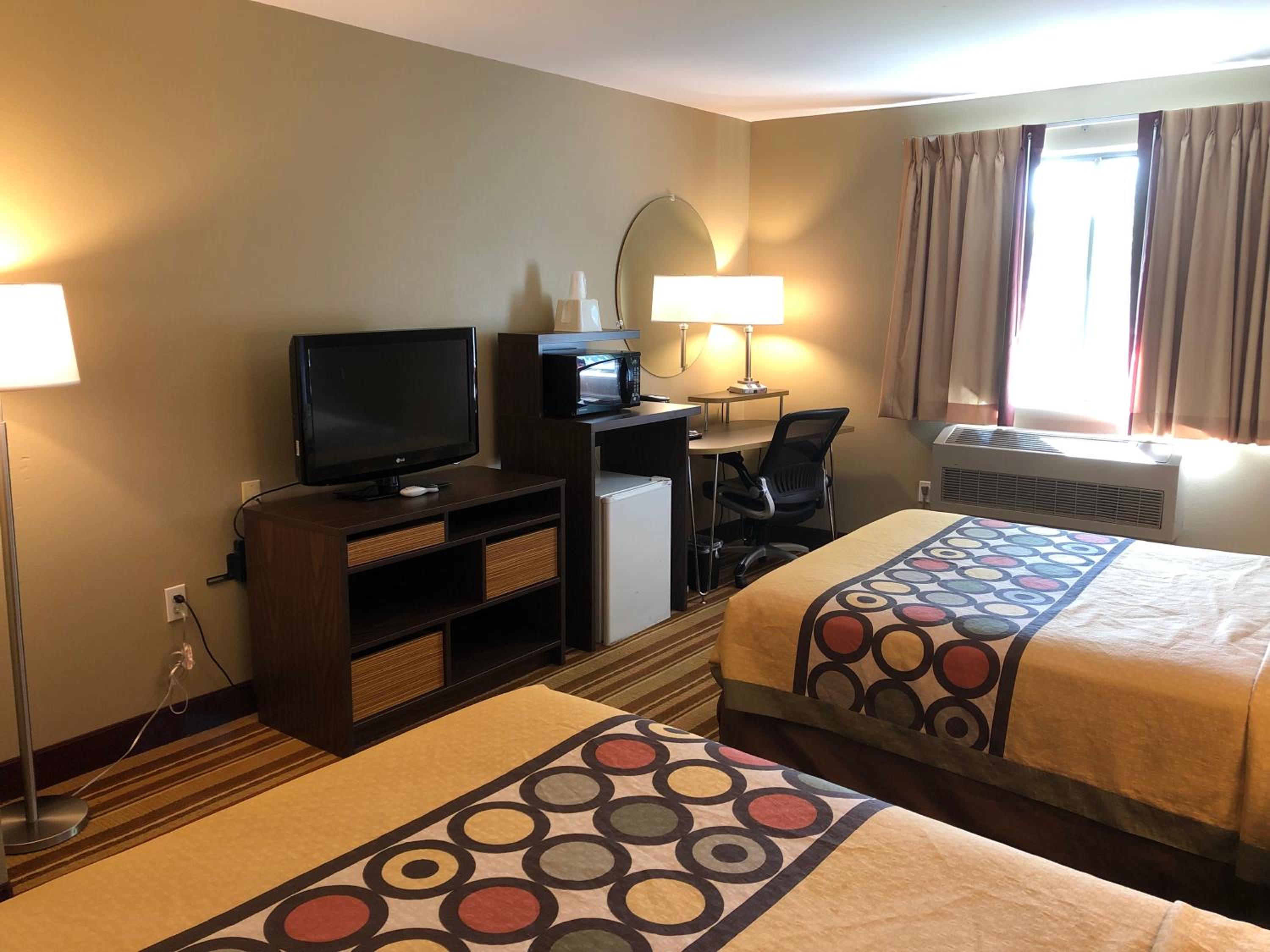 Queen Room with Two Queen Beds - Non-Smoking - Photo 1