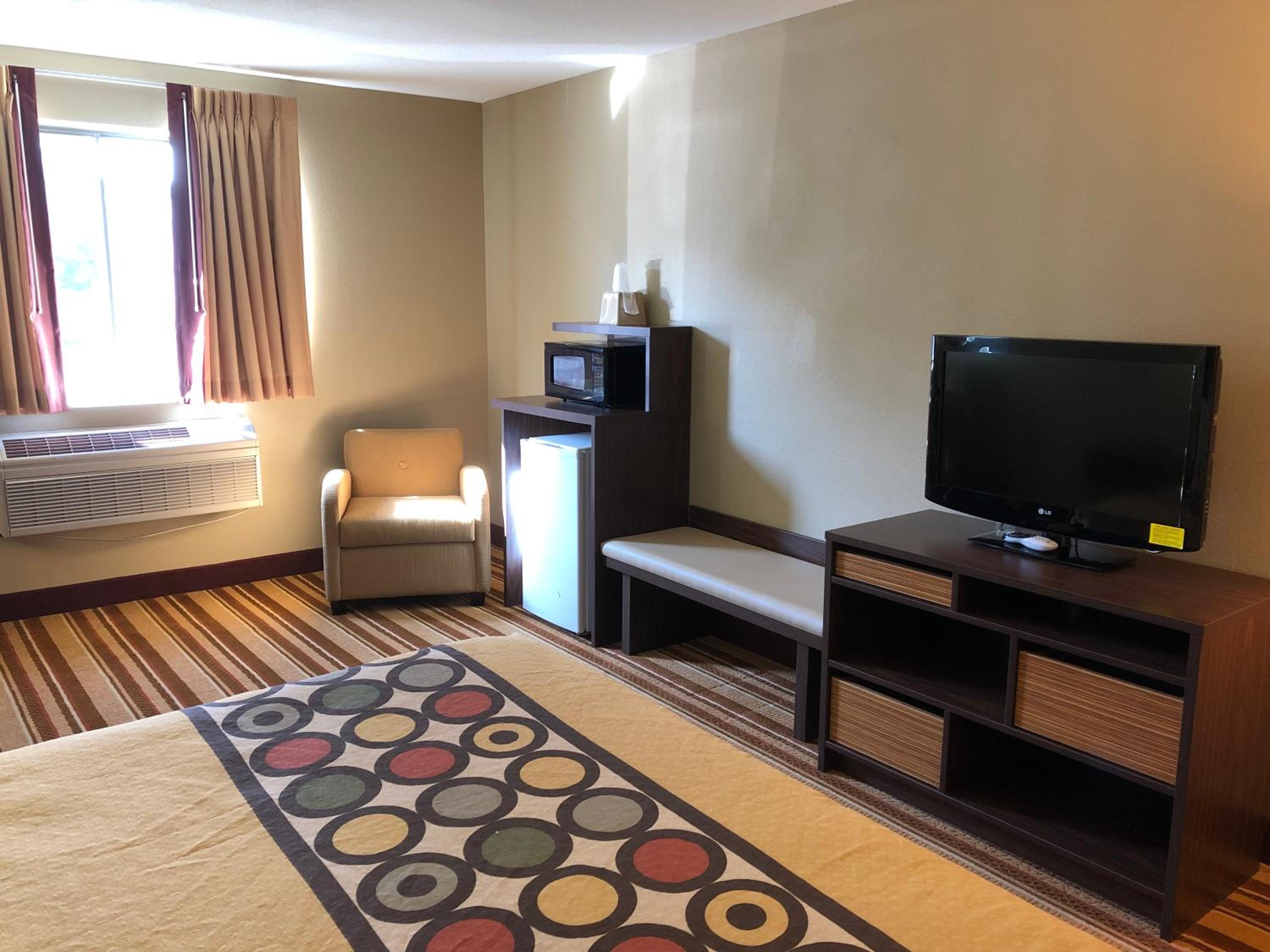 King Room - Non-Smoking - Photo 2