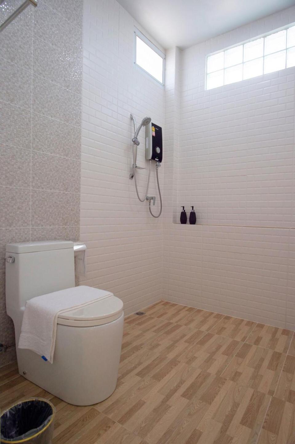 Standard Twin Room - Photo 8