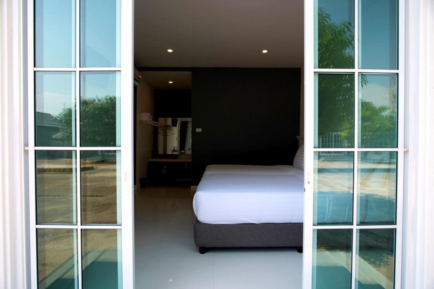 Standard Twin Room - Photo 4