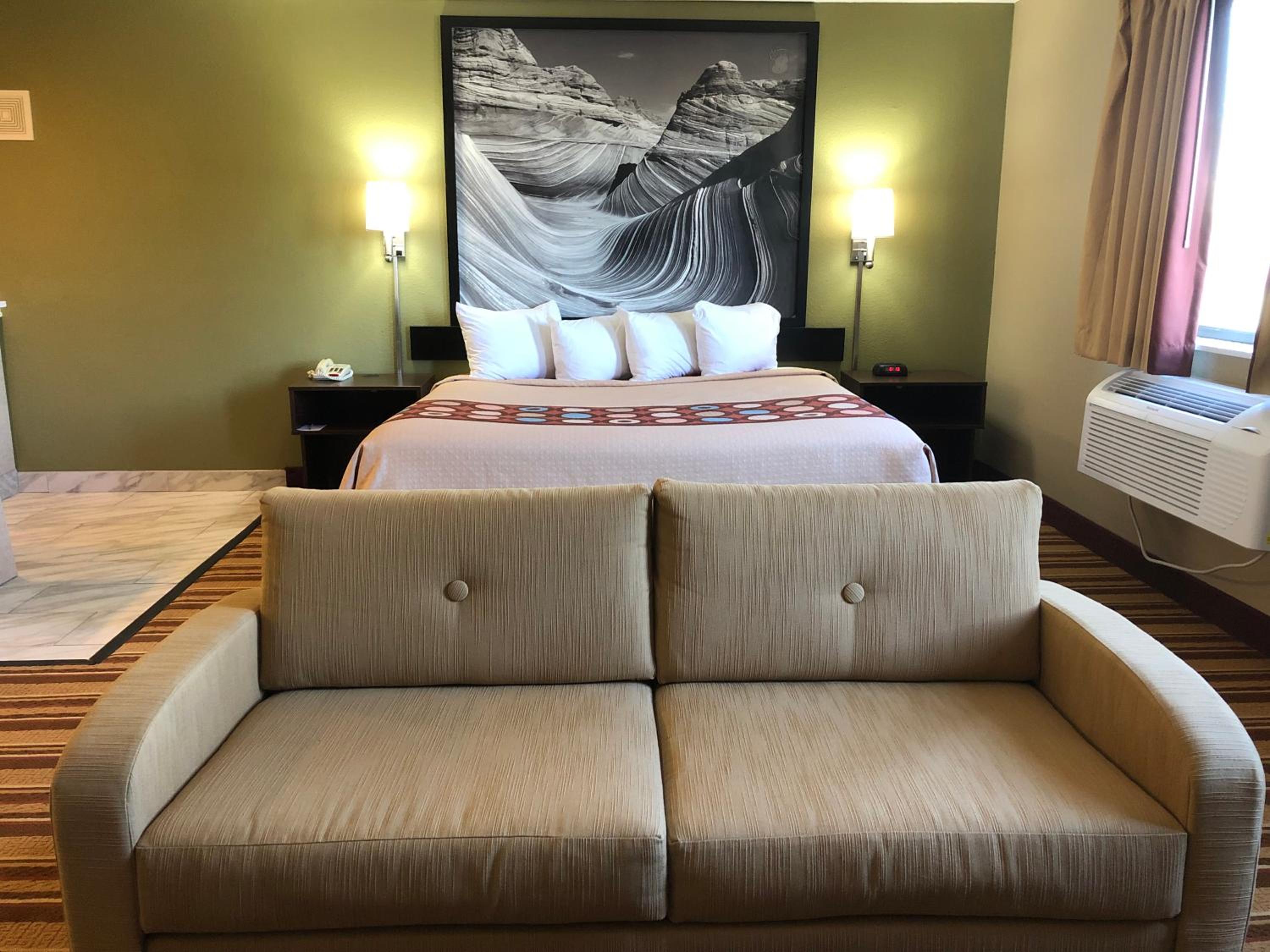 Deluxe King Room - Non-Smoking - Photo 1