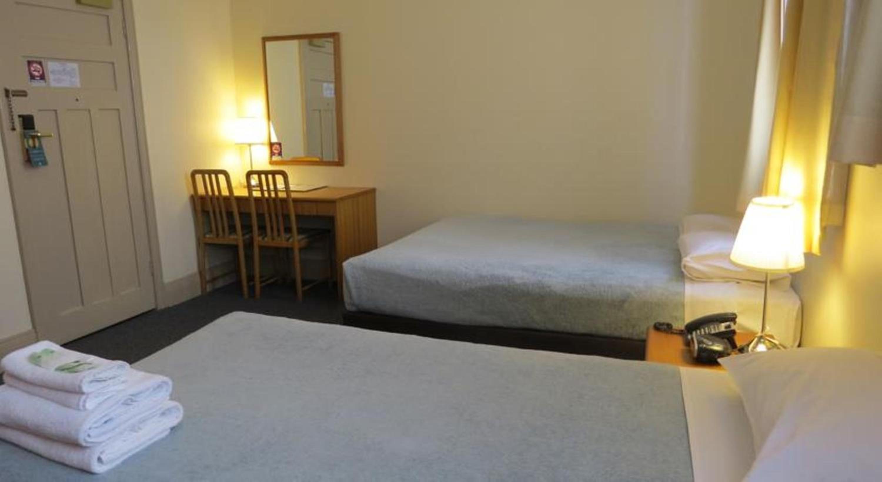 Standard Twin Room - Photo 2