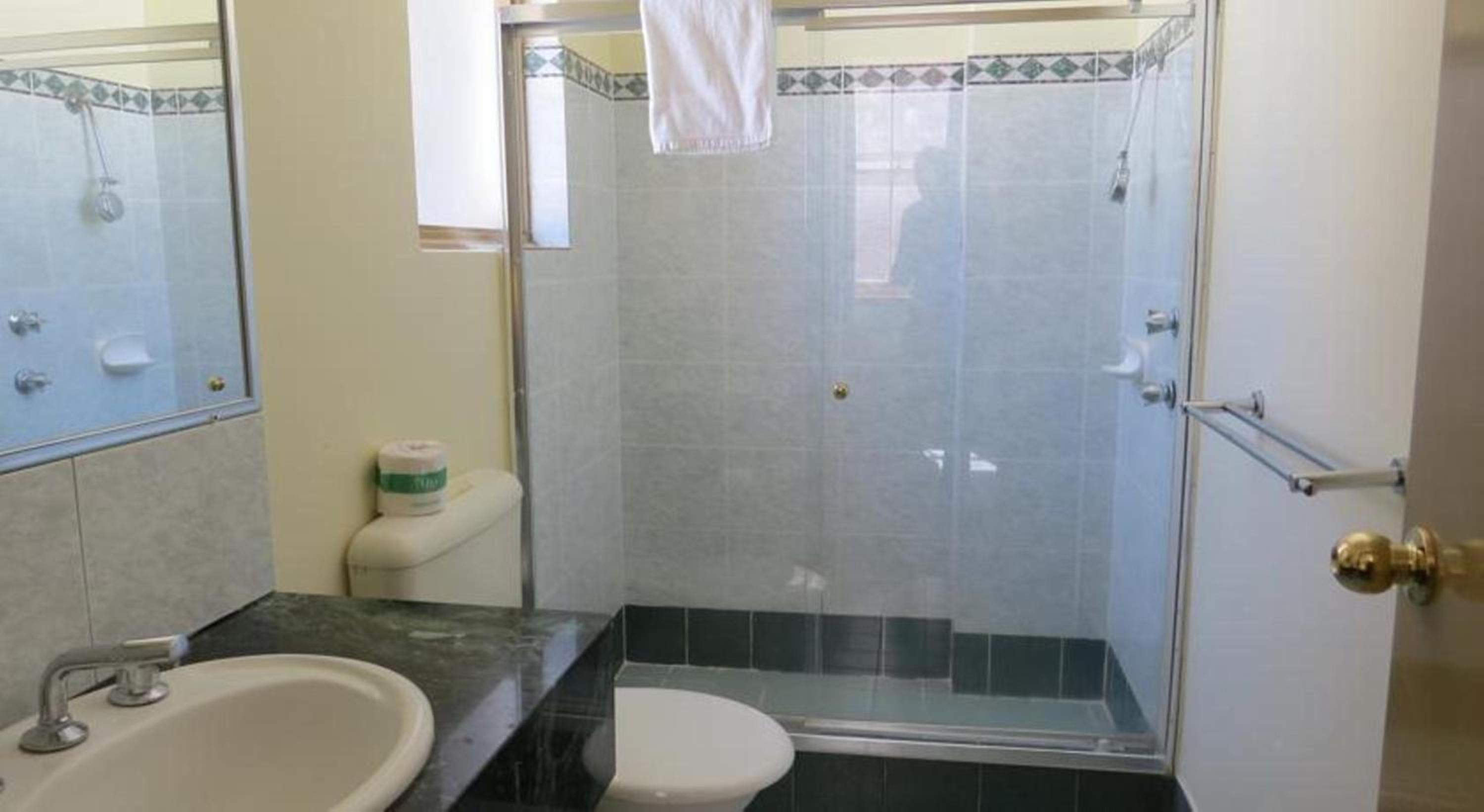 Standard Twin Room - Photo 3