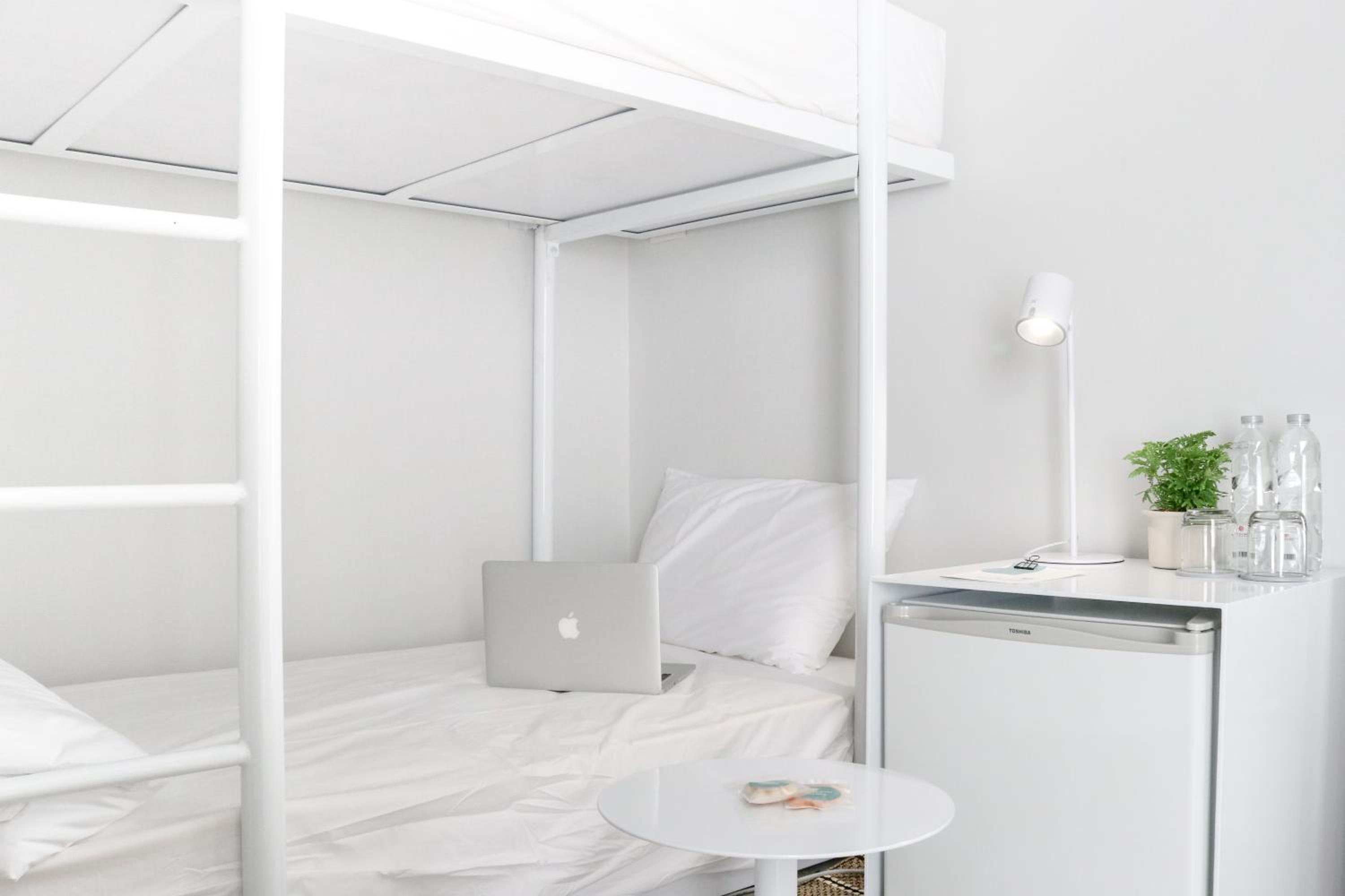 Standard Twin Room - No Window photo 2
