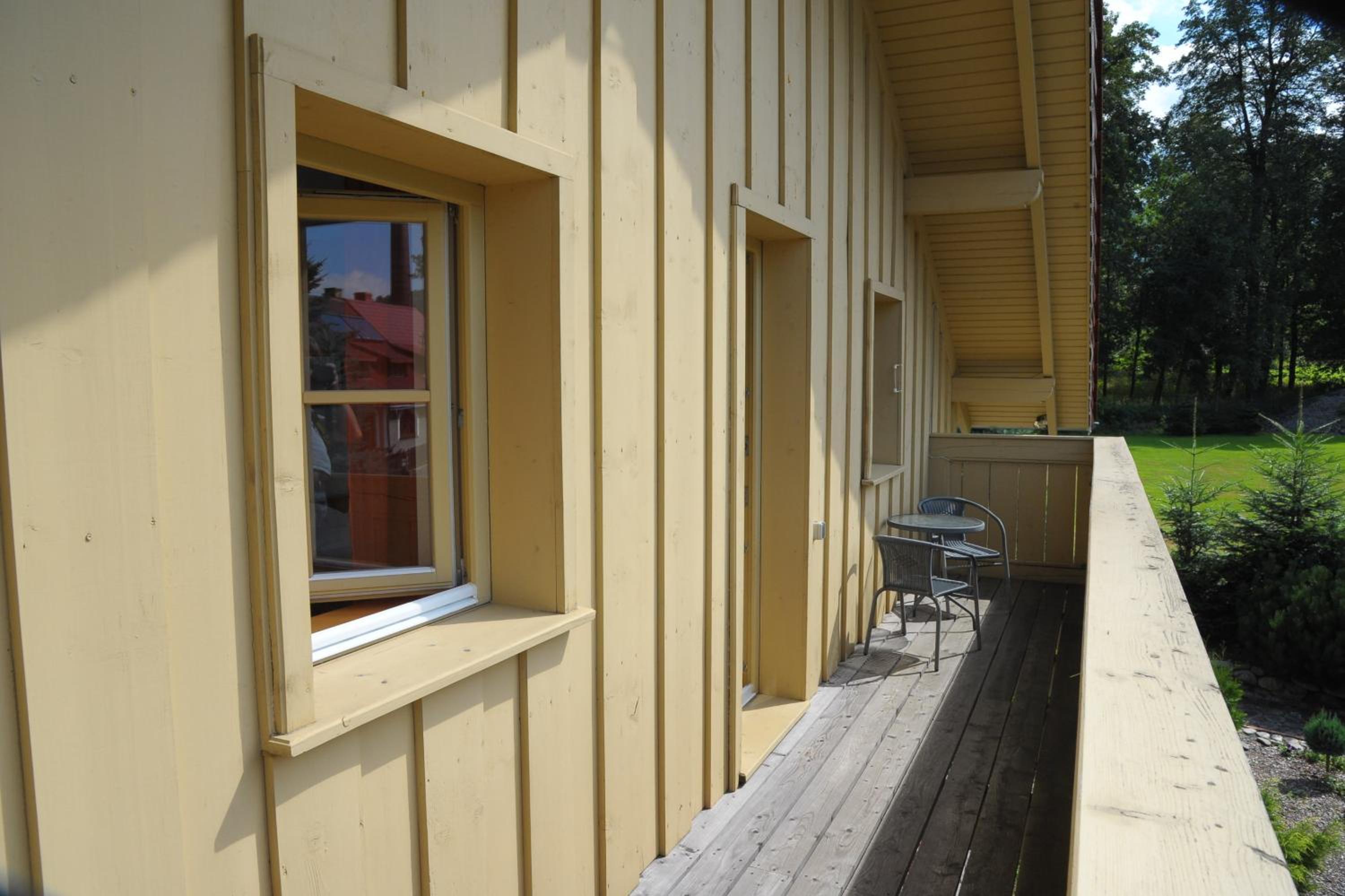 Apartment with Balcony - Photo 6