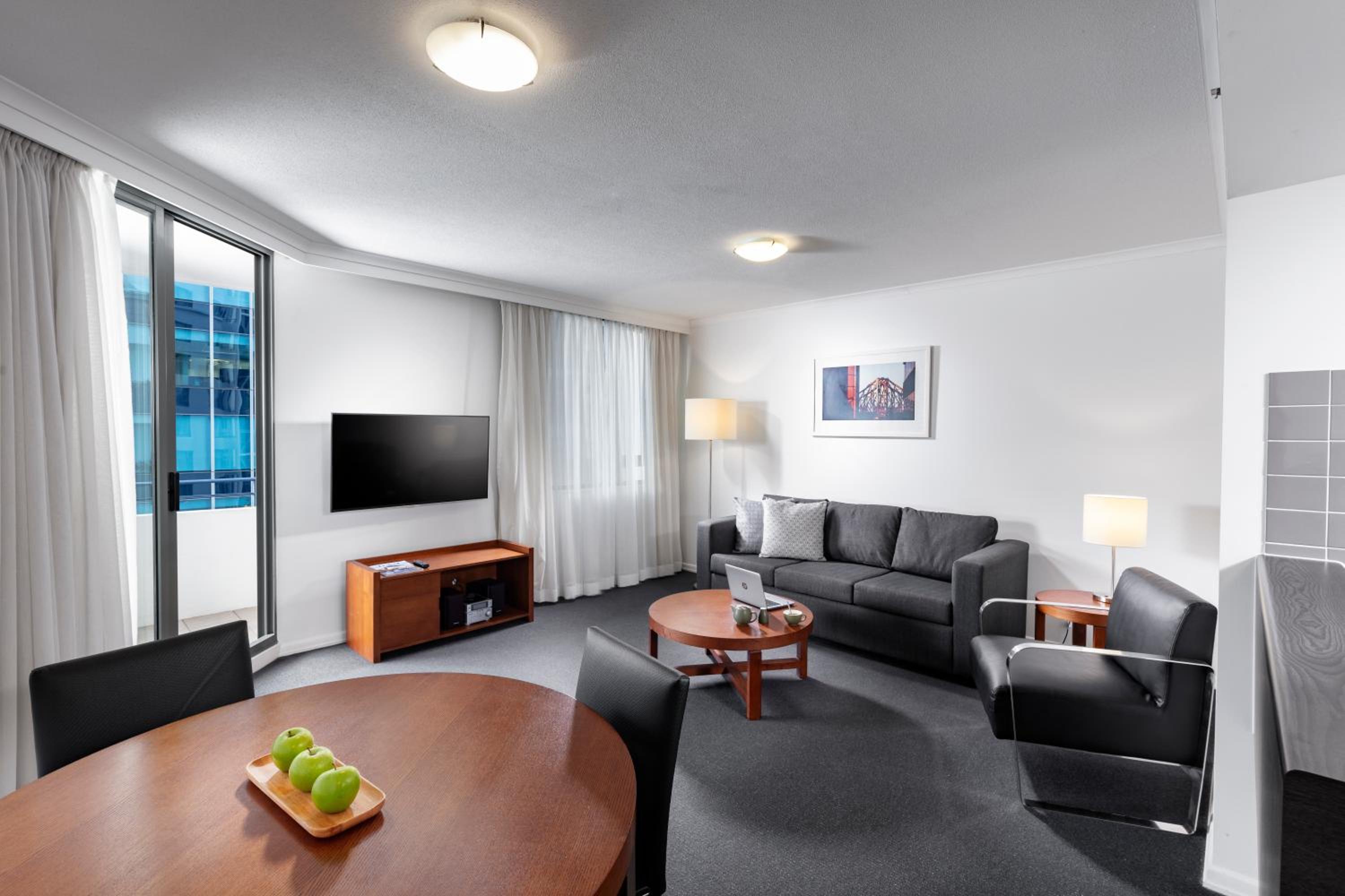 One-Bedroom Standard Apartment thumbnail 5