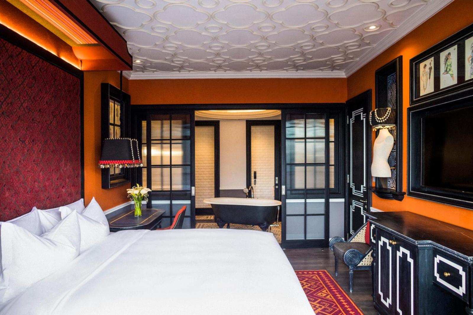 Deluxe King Suite photo 3