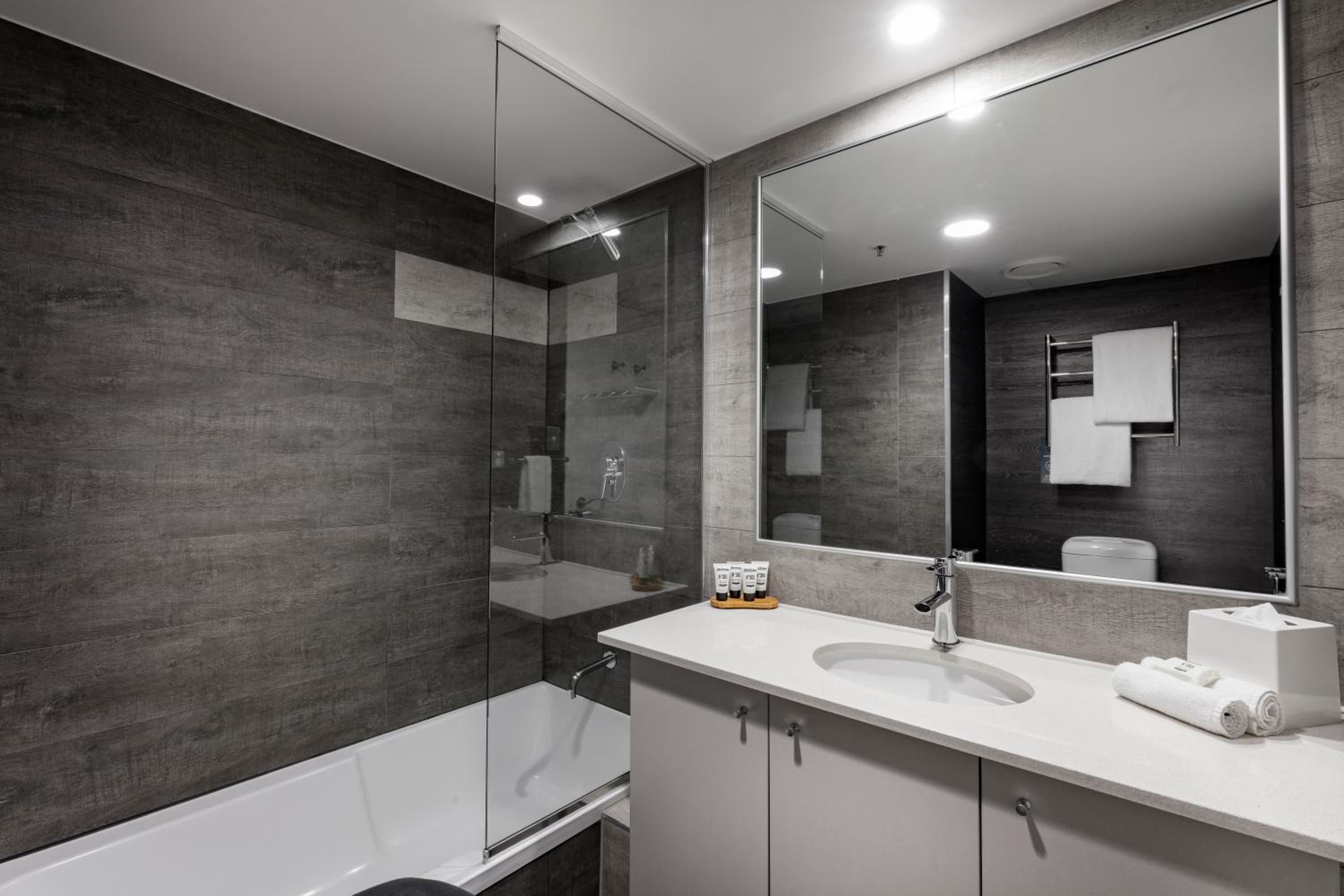 Studio Hotel Room thumbnail 6