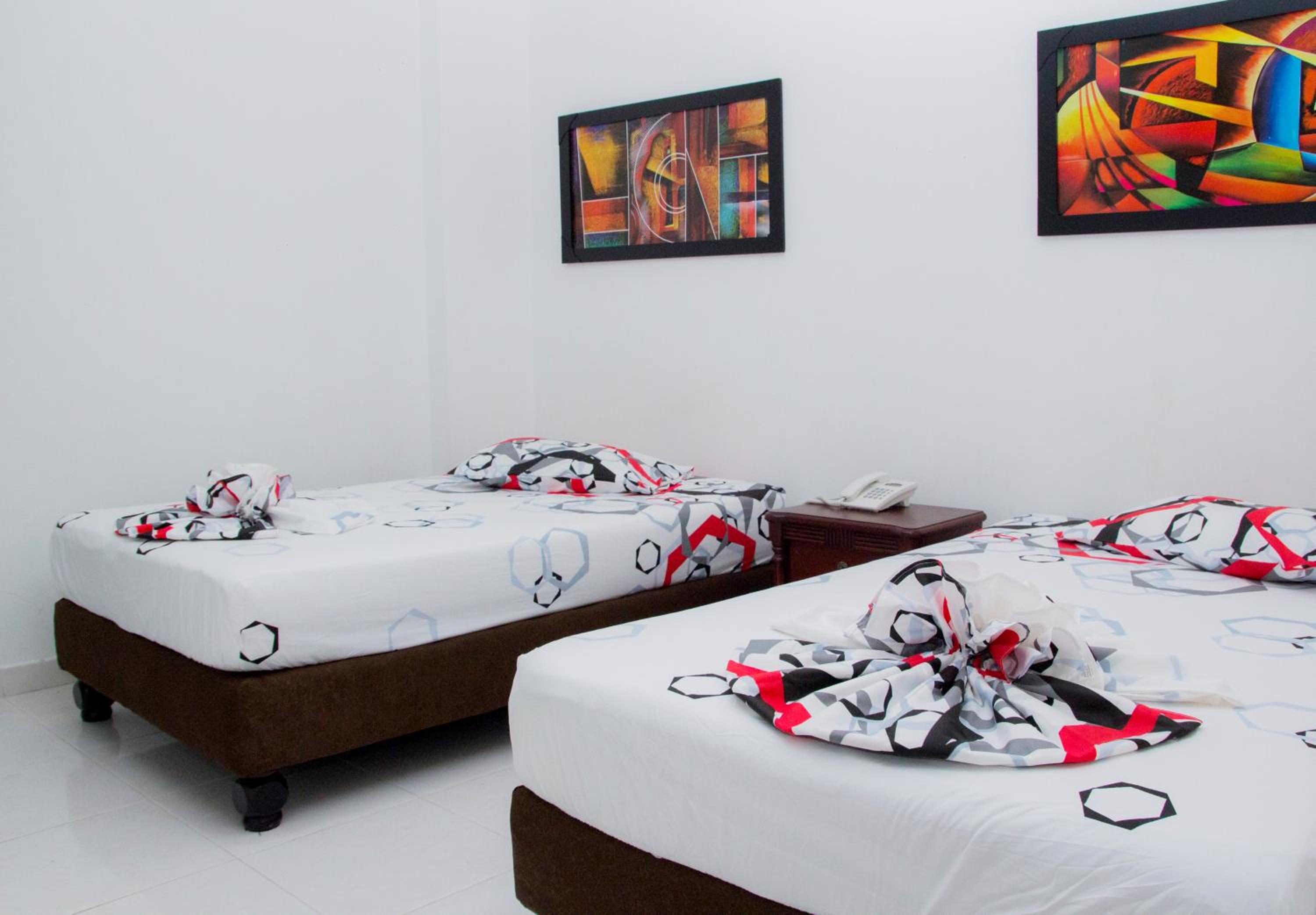 Queen Room with Two Queen Beds photo 2