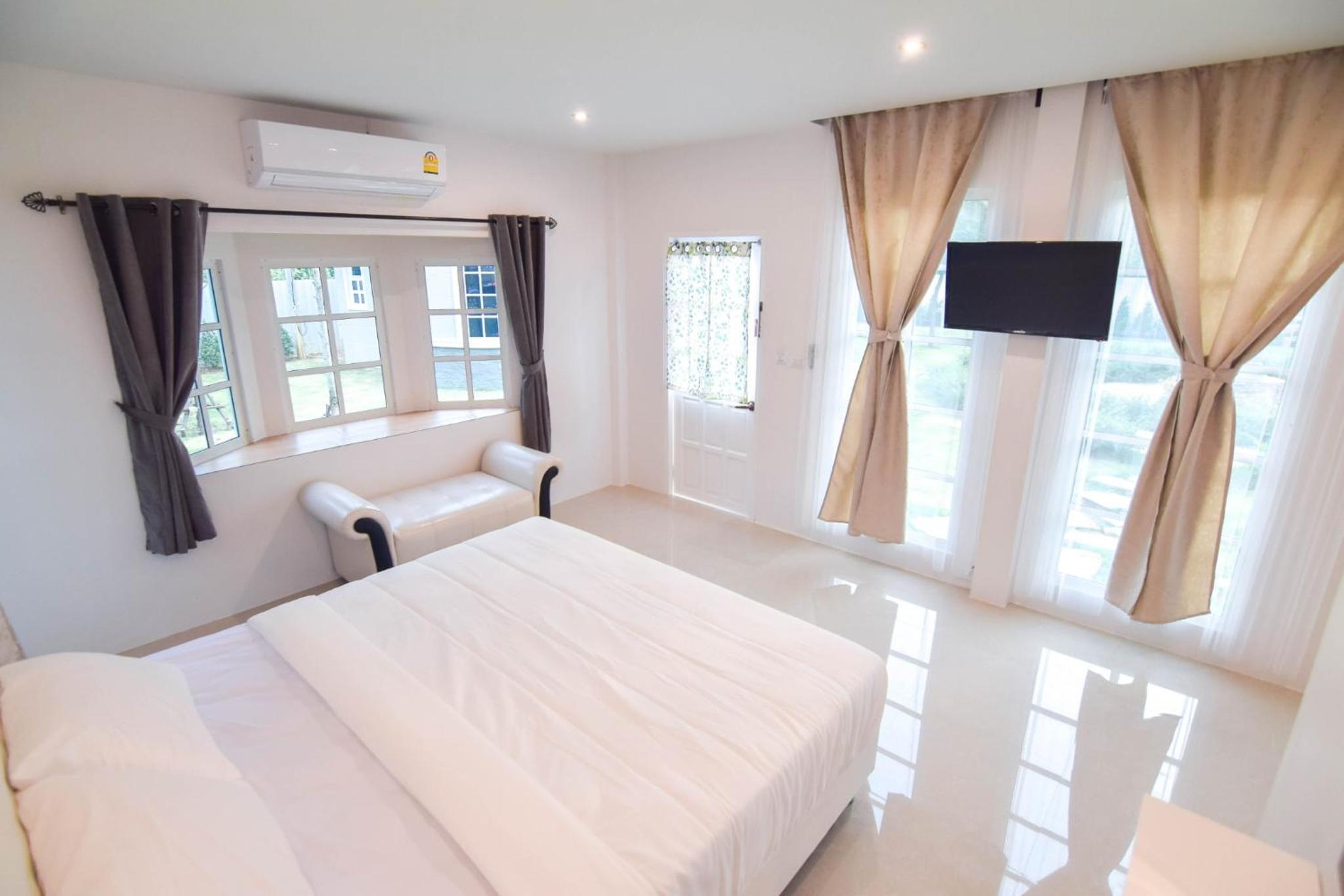 Superior King Room - Photo 4