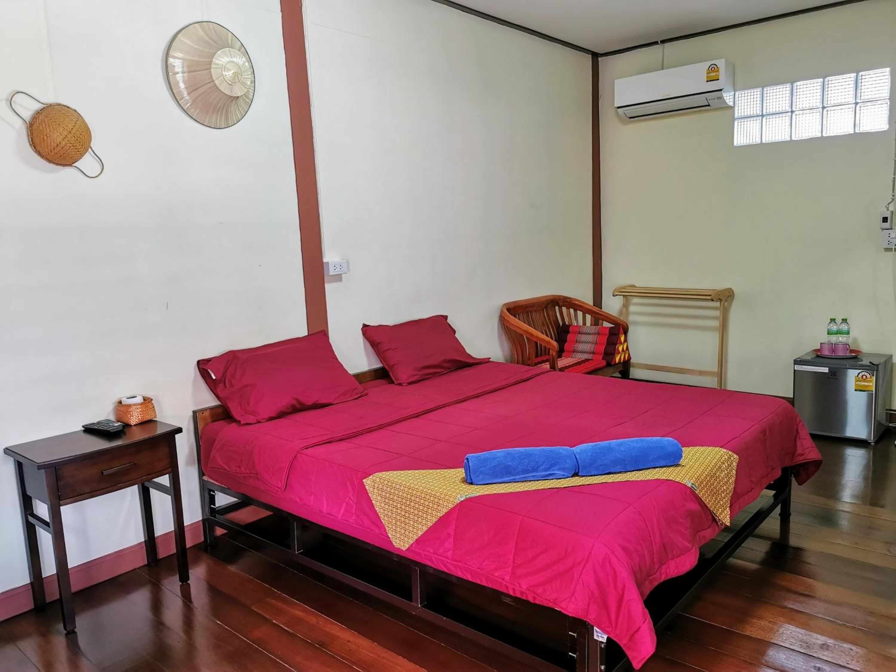 Double Room with Private Bathroom - Photo 6