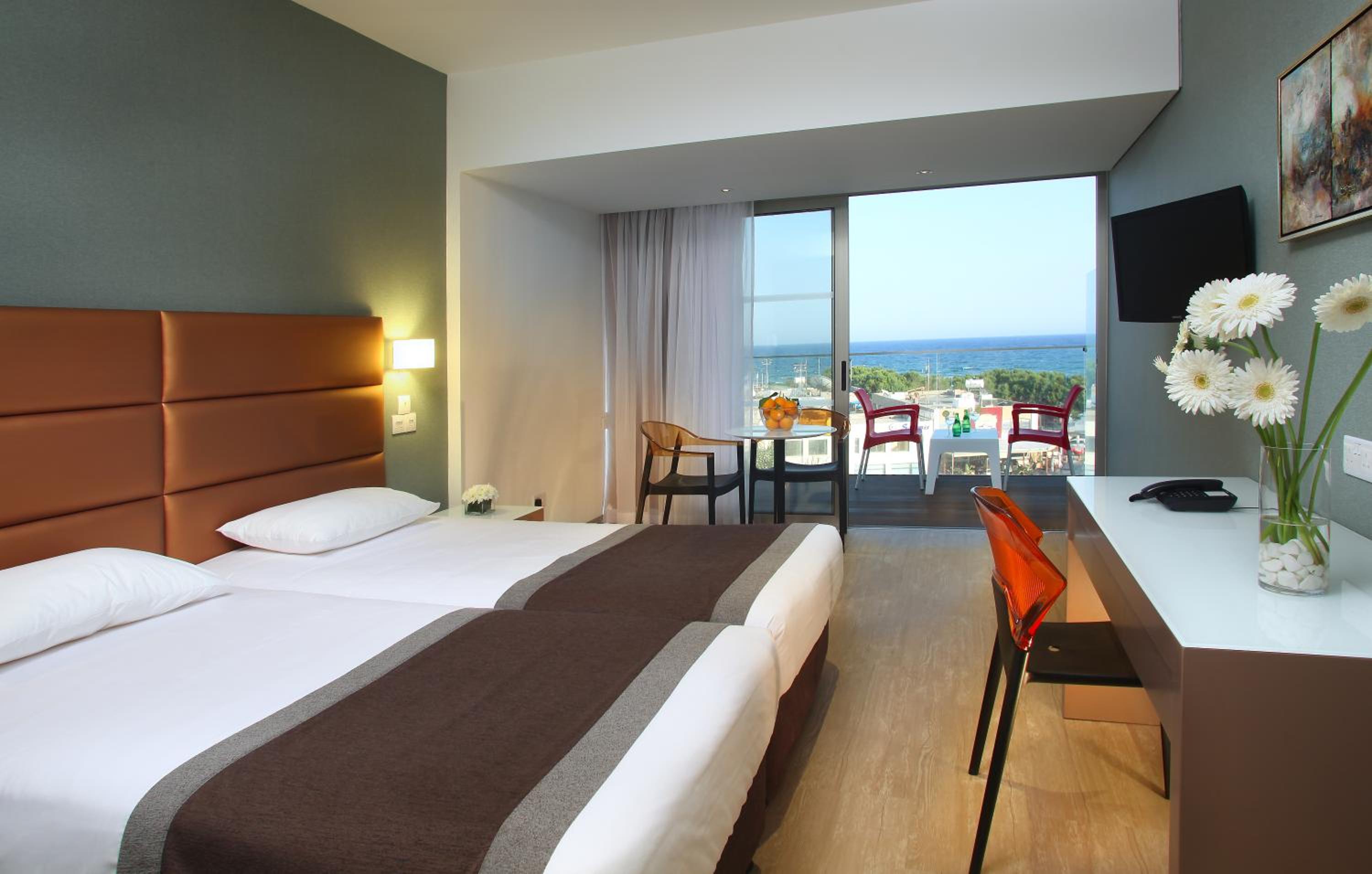 Standard Room With Sea View (2 Adults + 1 Child) photo 1