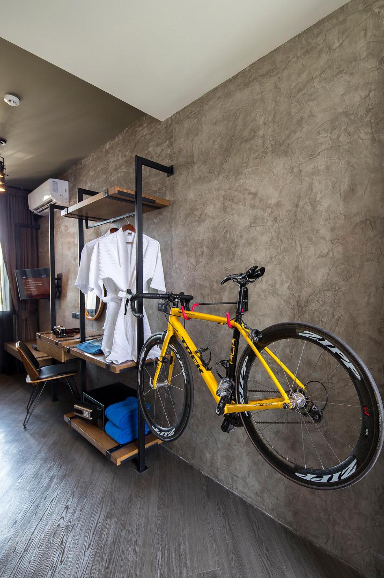 Biker Bunk Bed - Photo 1
