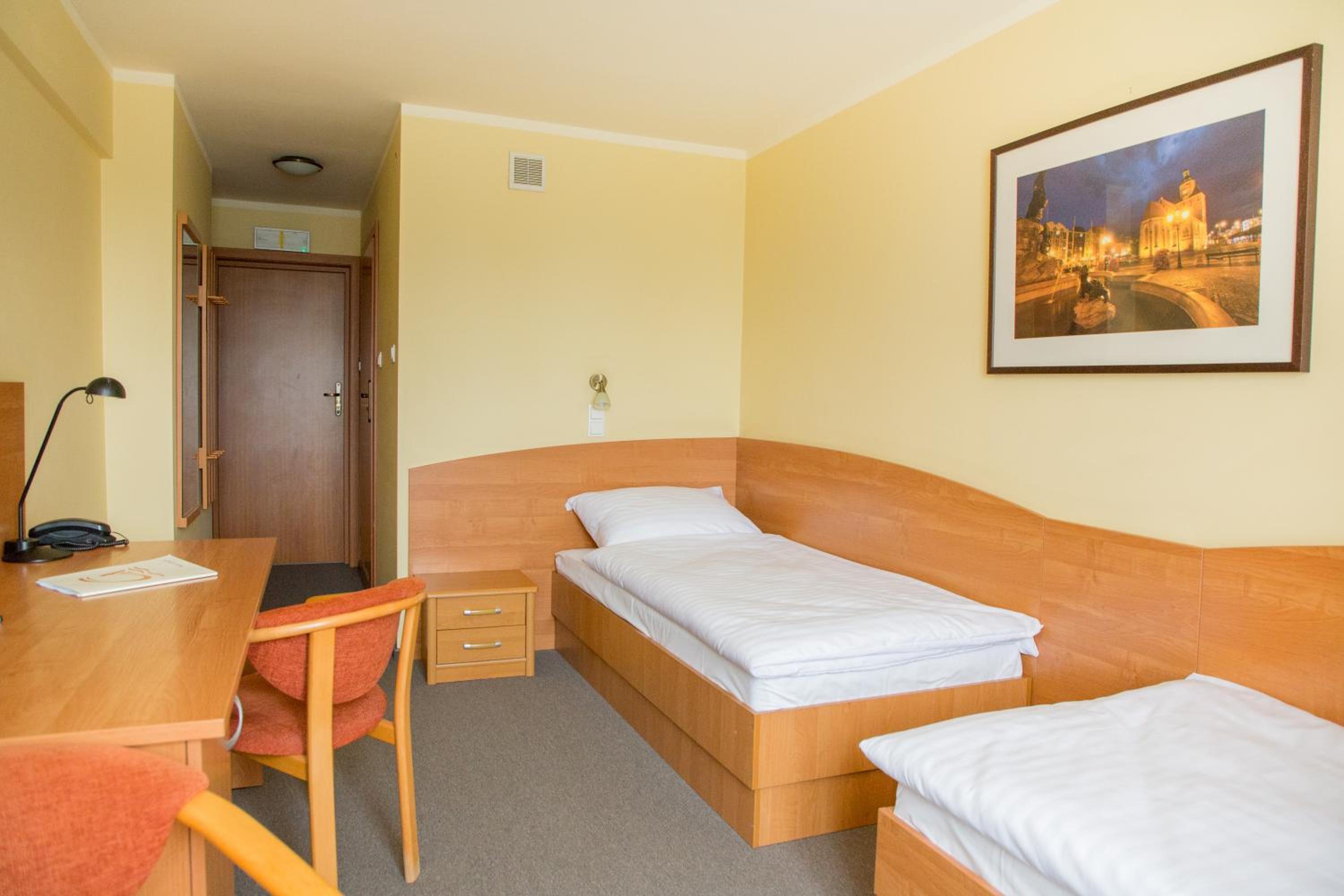 Twin Room - Photo 3