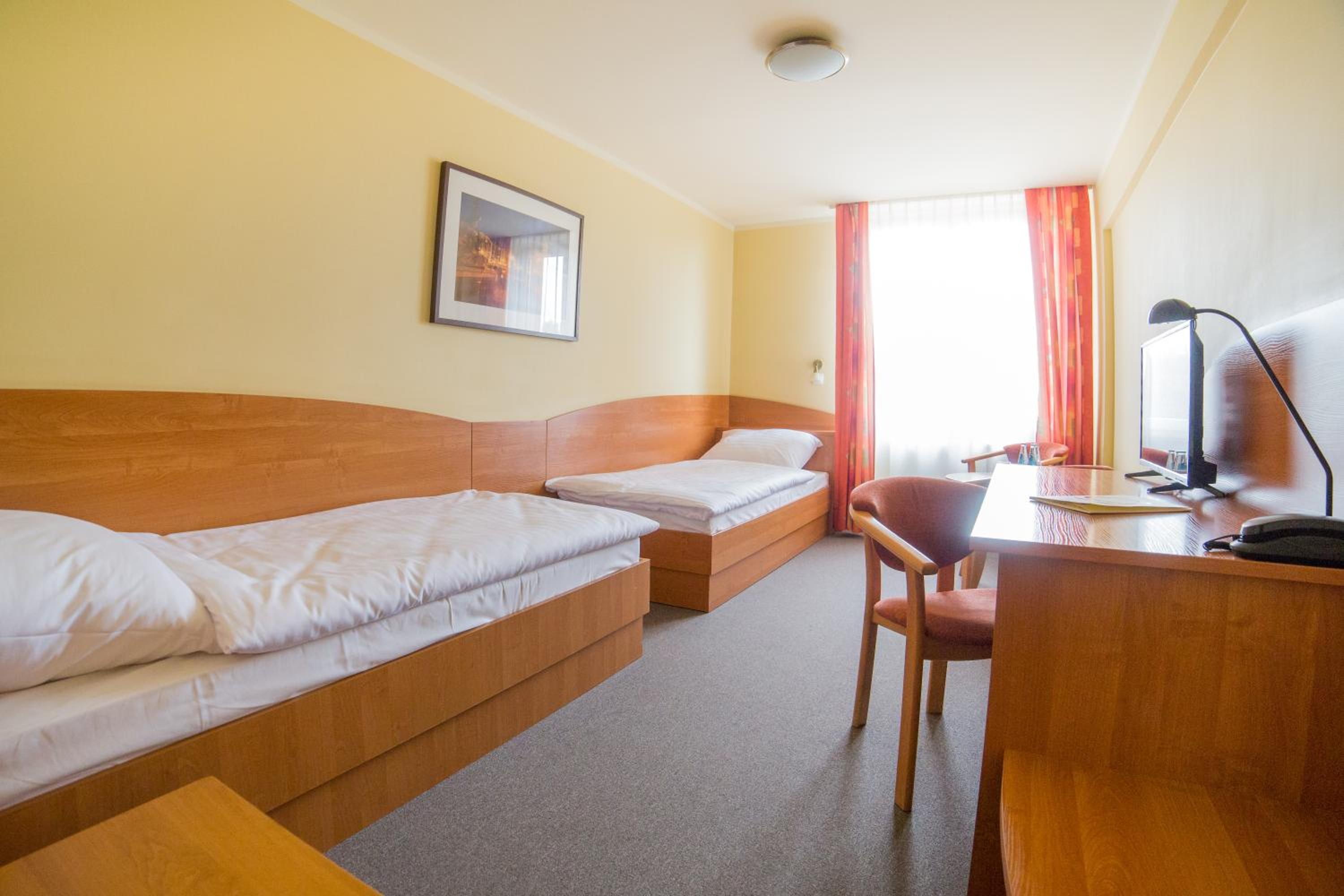 Twin Room - Photo 1