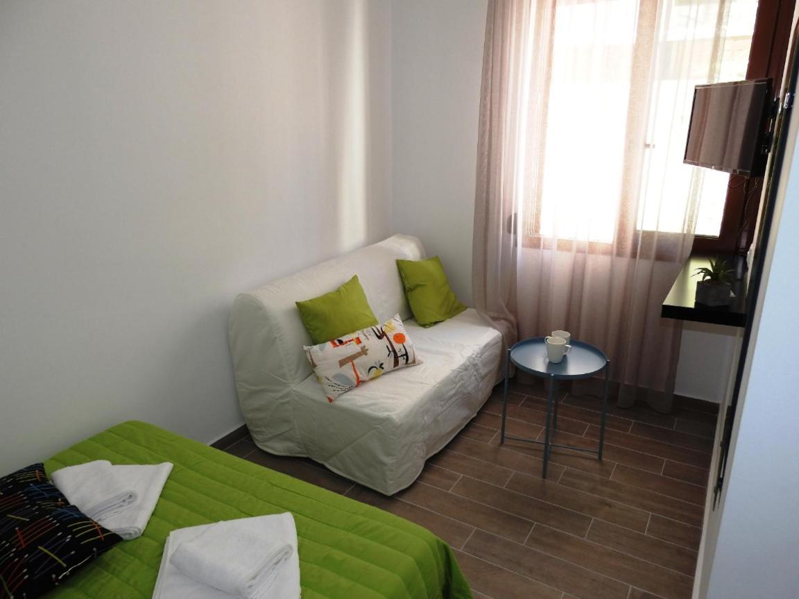 Apartment with Shower photo 1