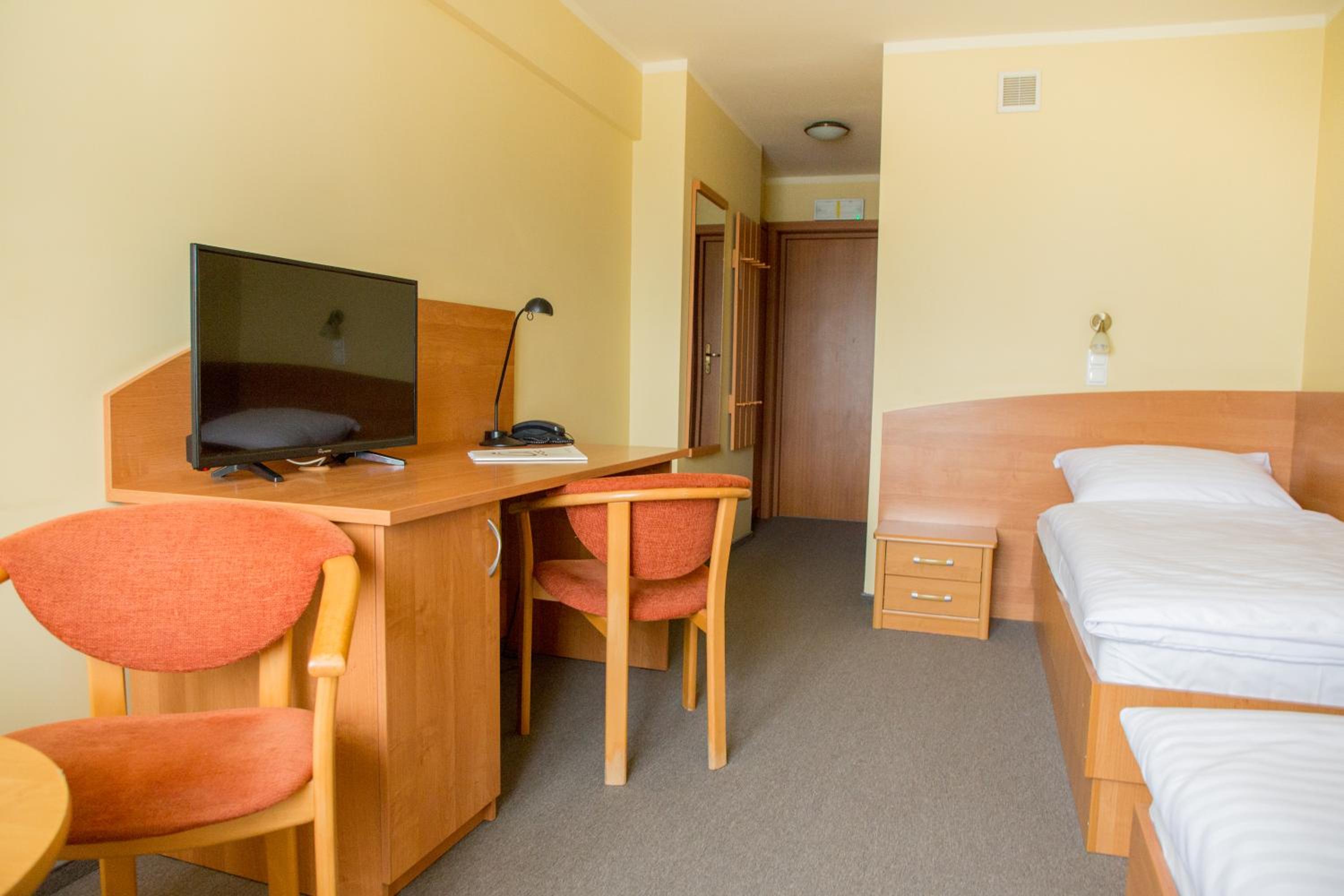 Twin Room - Photo 4