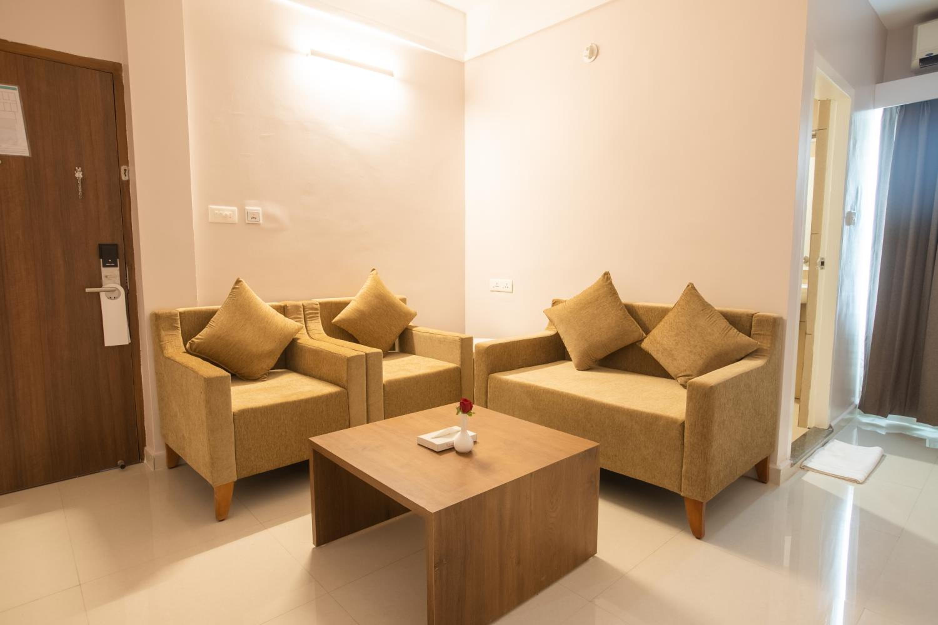 Suite - Photo 5
