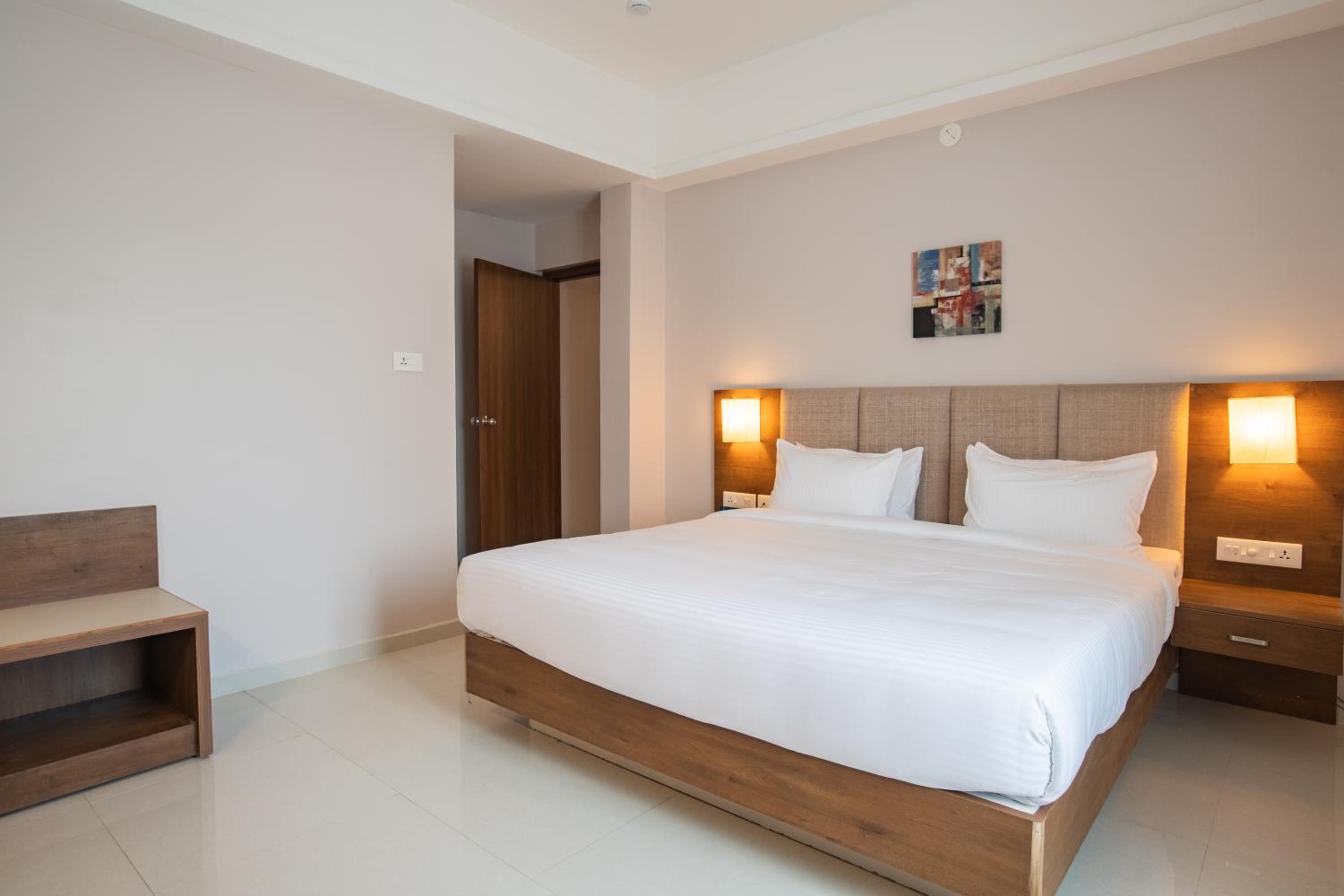 Suite - Photo 1