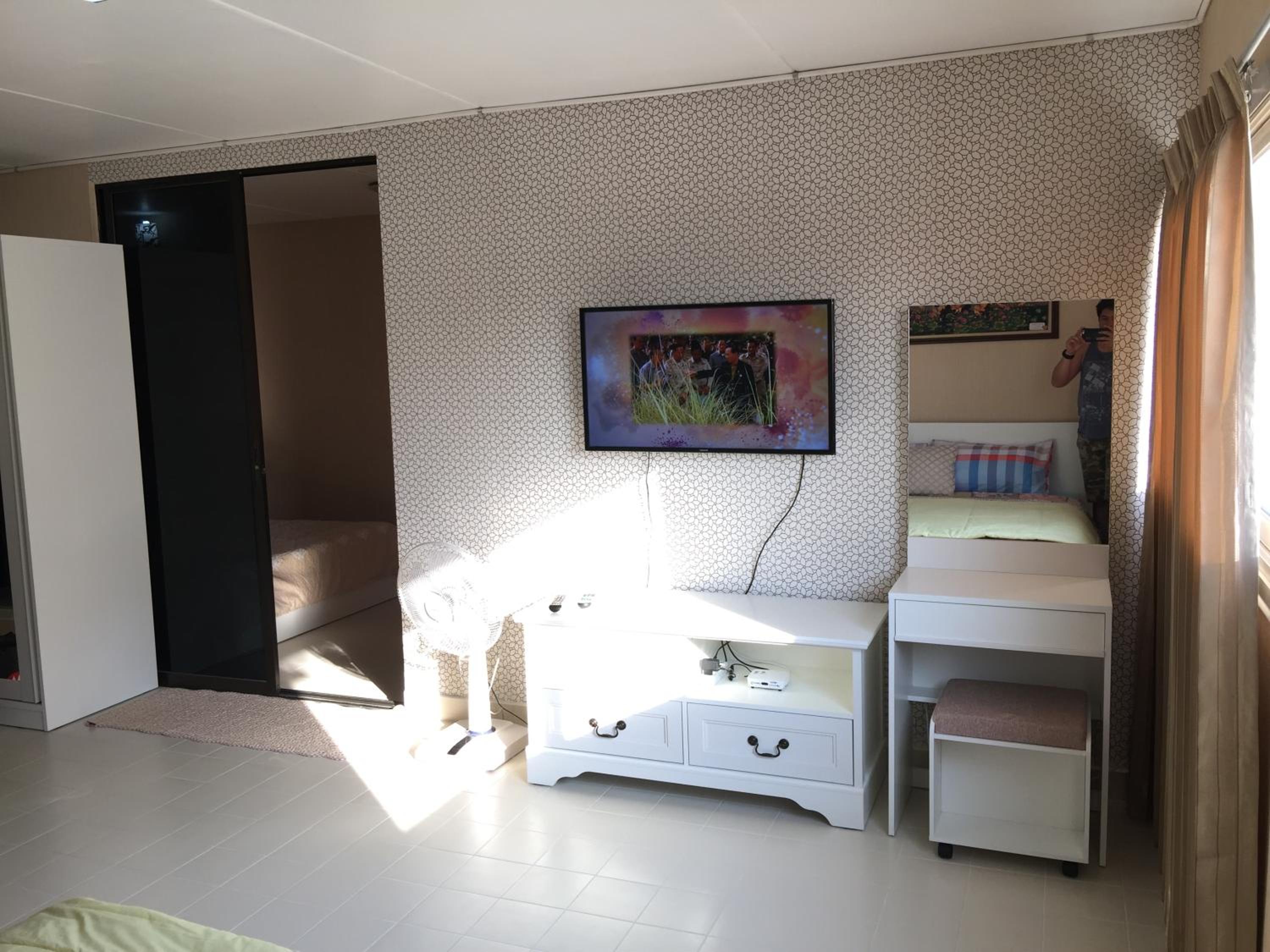 Two-Bedroom Apartment - Photo 2
