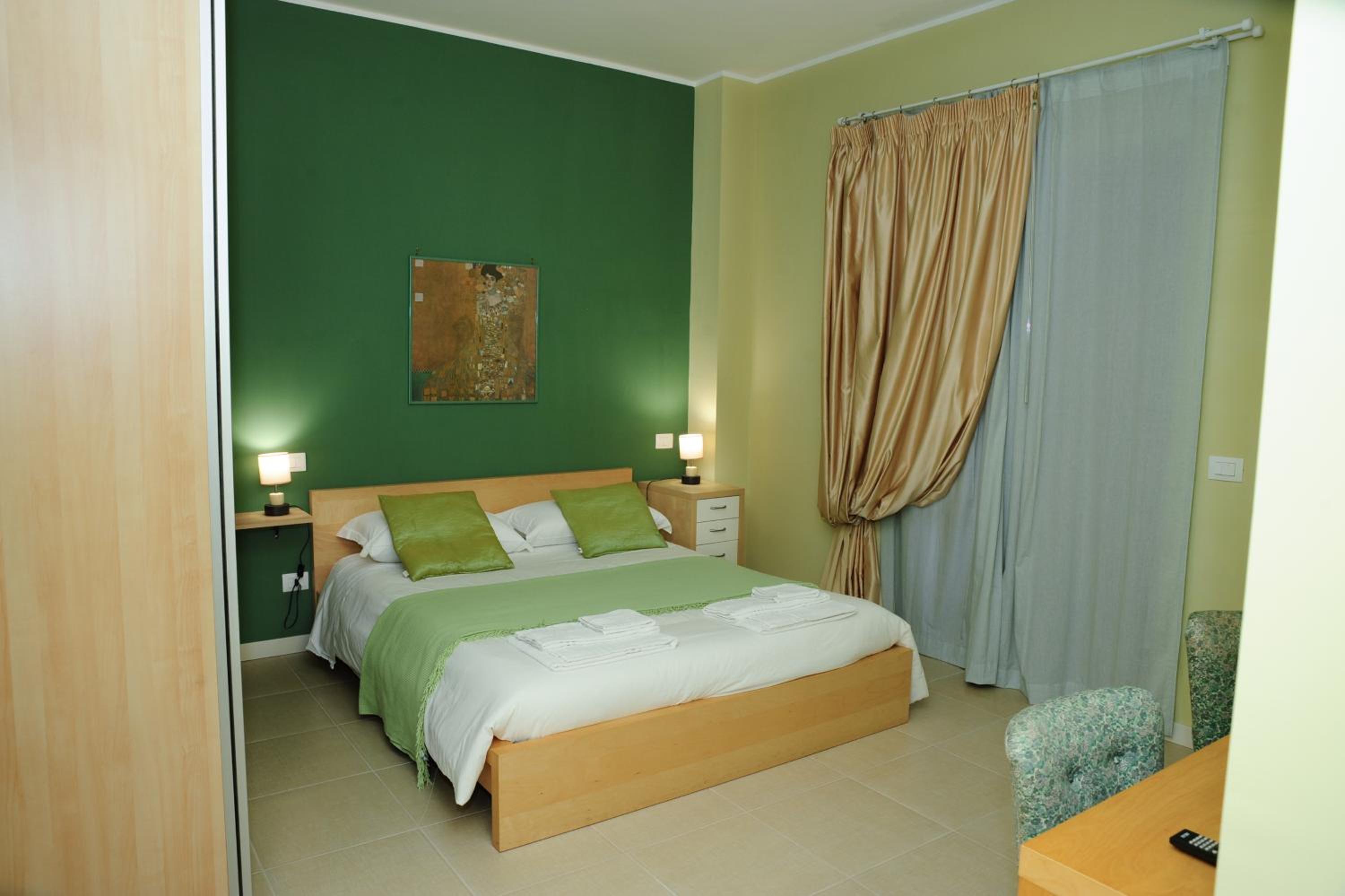 King Room with Balcony - Photo 1