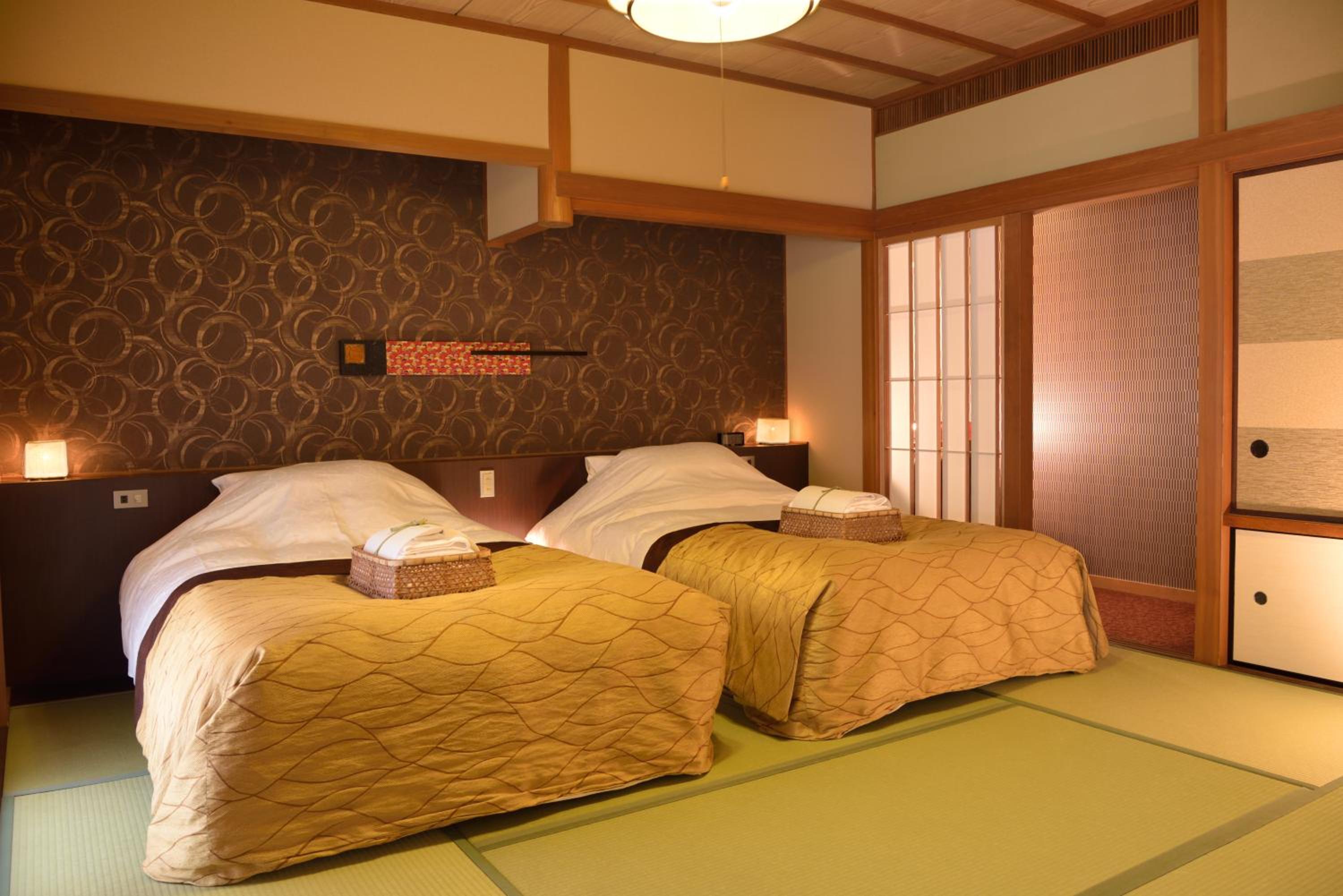 Japanese-Style Twin Room with Open-Air Bath photo 3