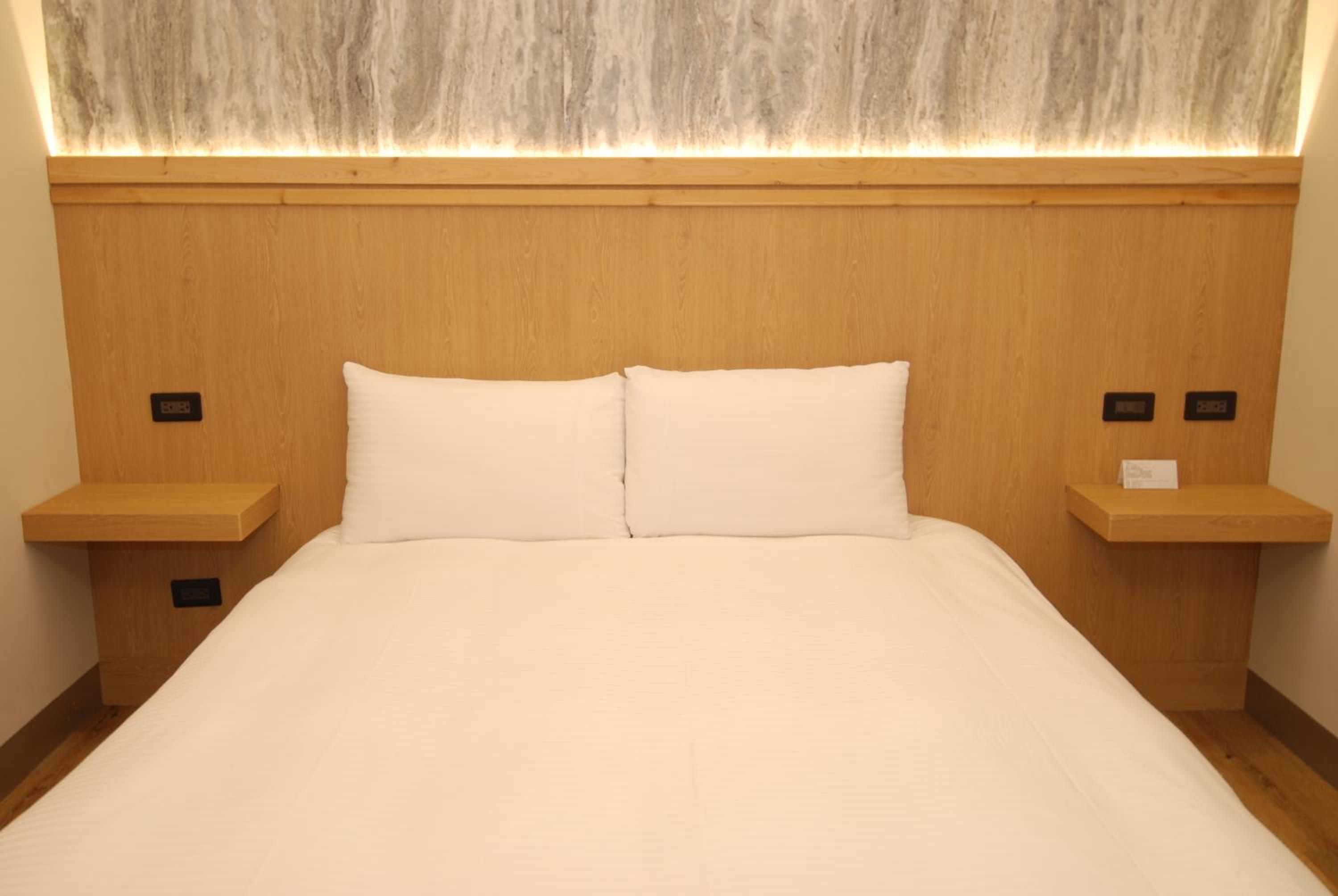 Double Room - No Window photo 3