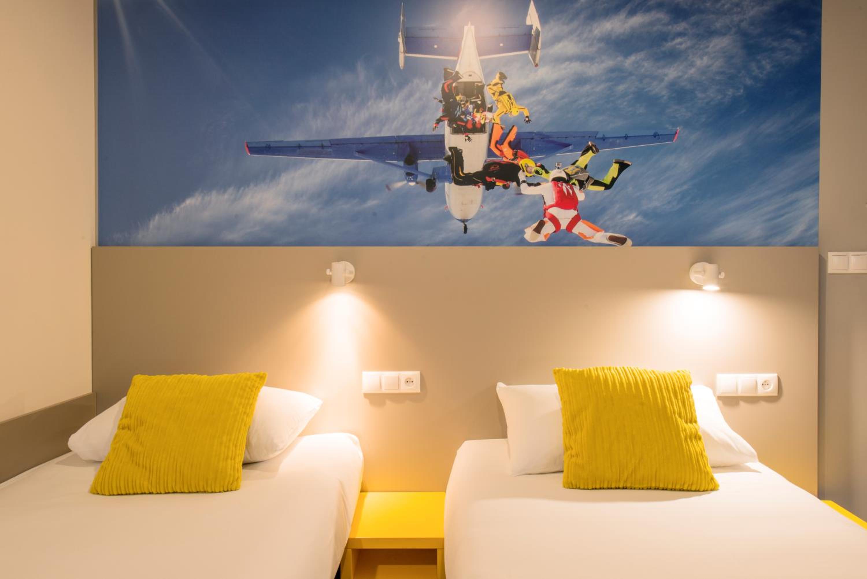 Standard Twin Room - Photo 6