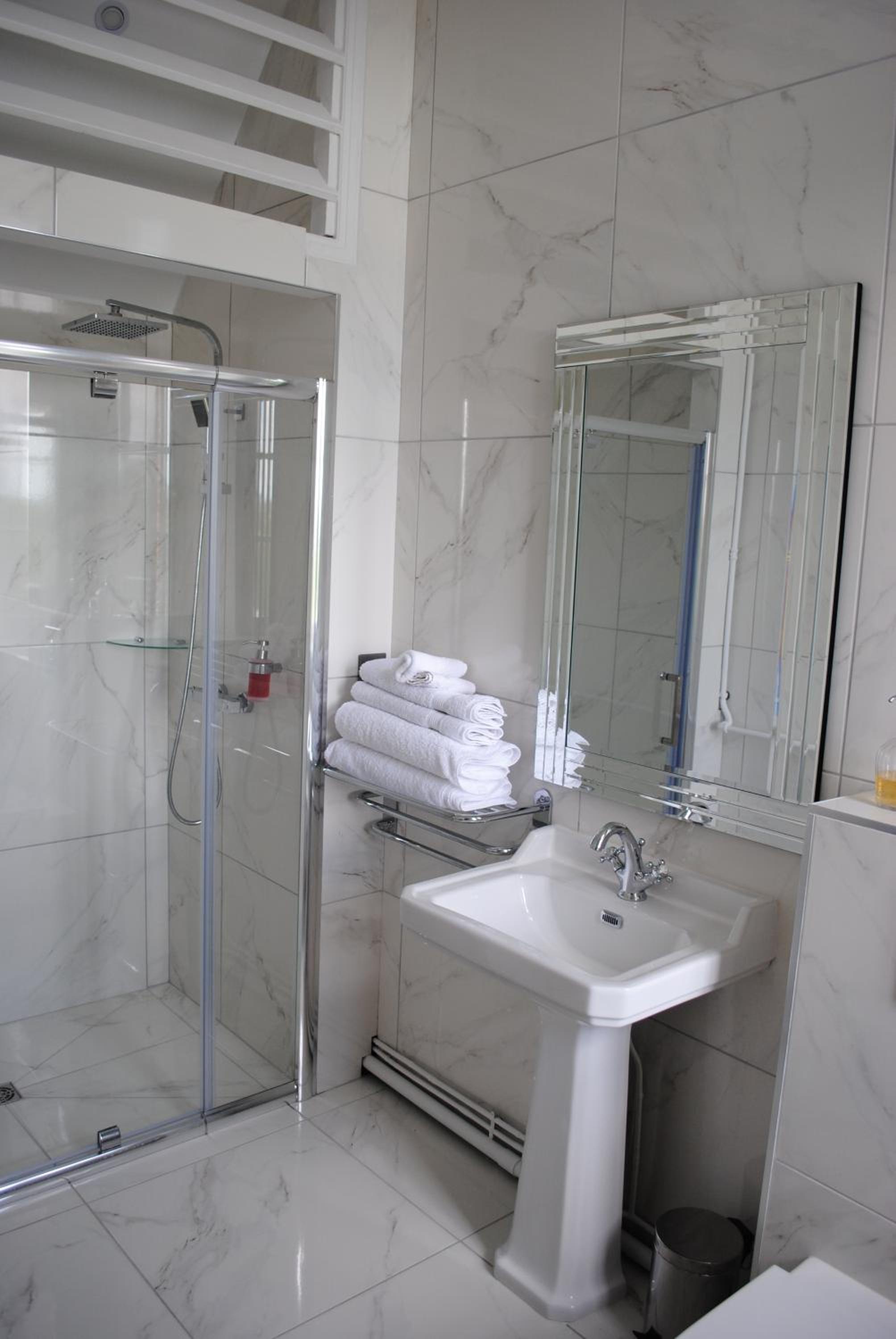 Double Room with Private Bathroom photo 3