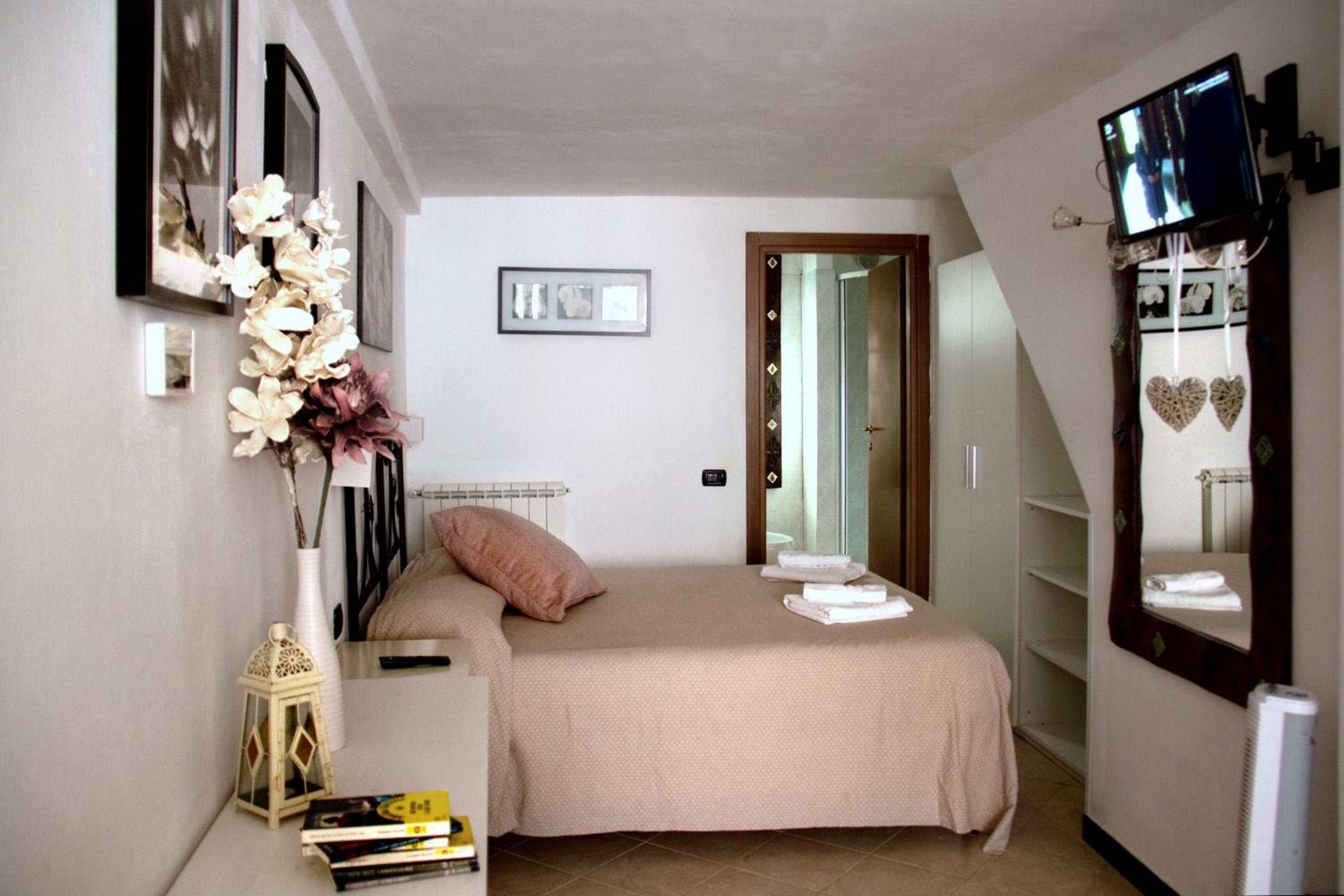 Standard King Room photo 1
