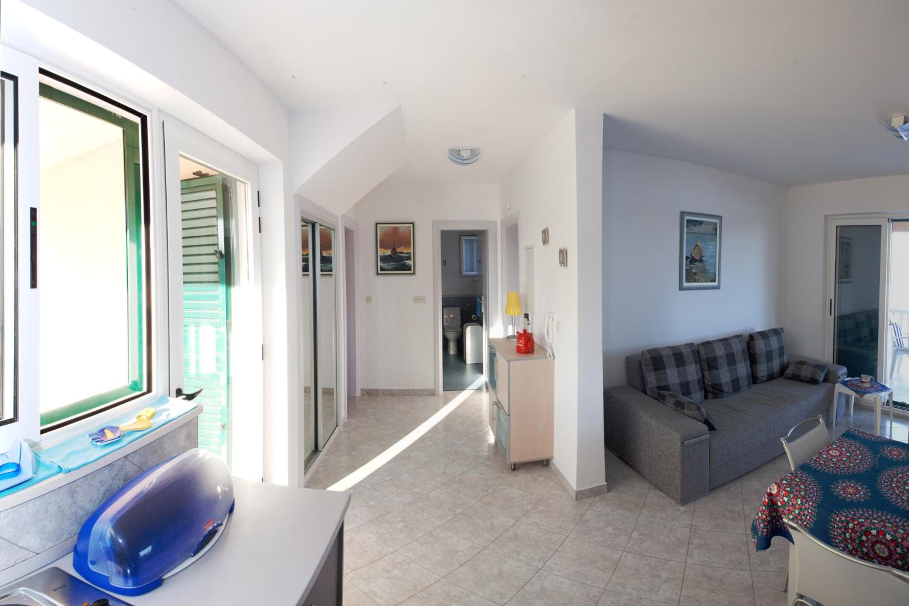  Luxury Two-Bedroom Apartment With Sea View