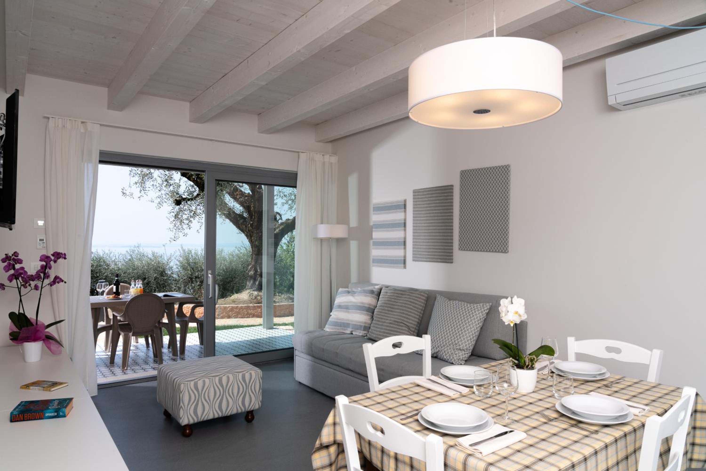 Apartment Best with Balcony, Terrace and Lake View - Split Level photo 1