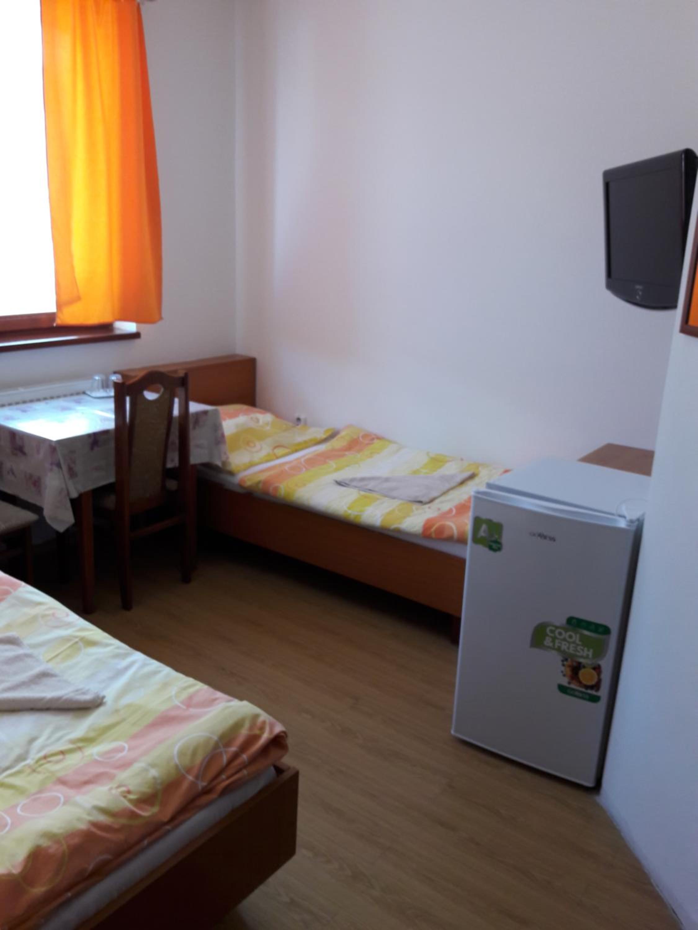Twin Room with Bathroom photo 3