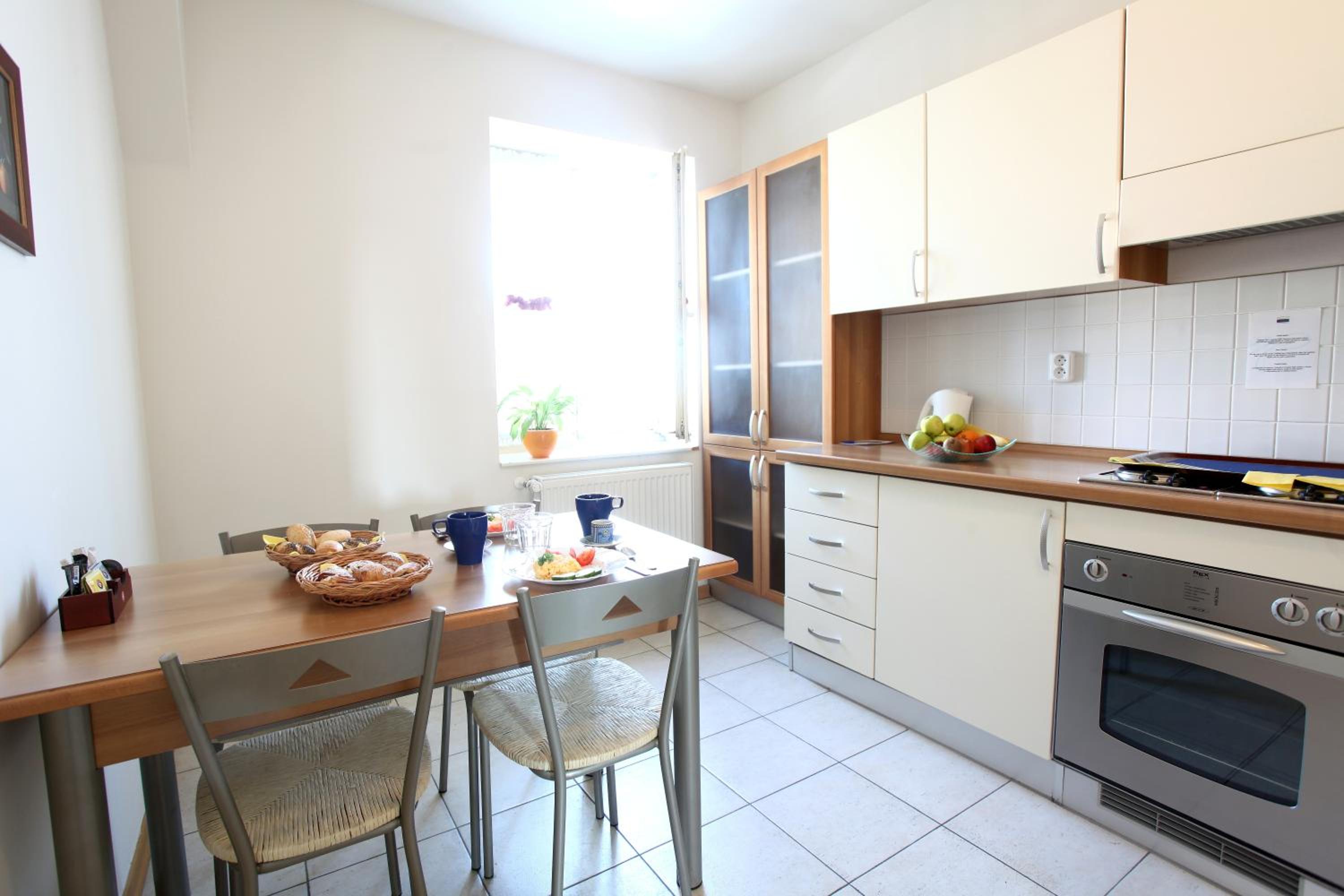 Apartment with City View thumbnail 6